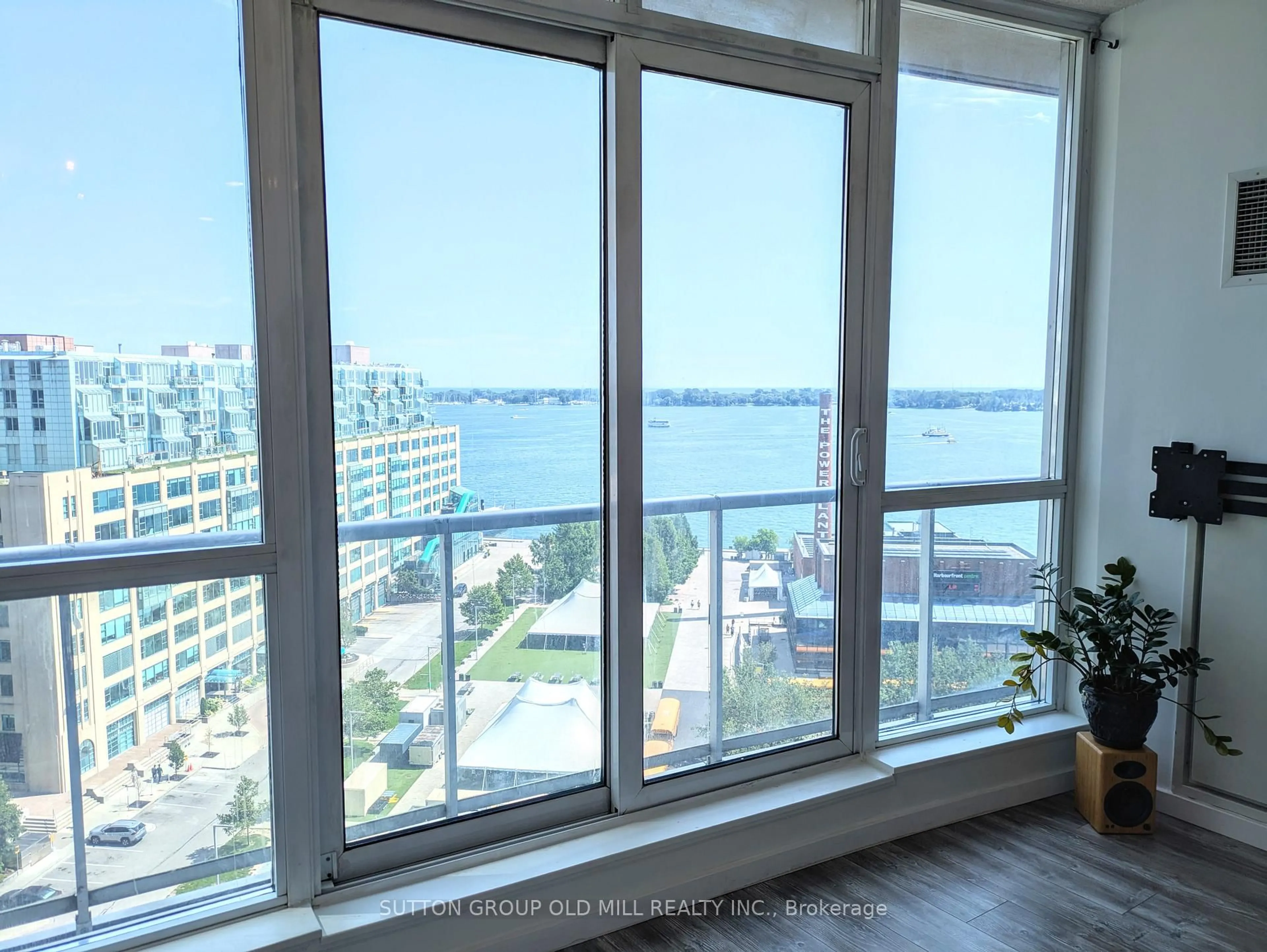 Unknown for 218 Queens Quay #1405, Toronto Ontario M5J 2Y6