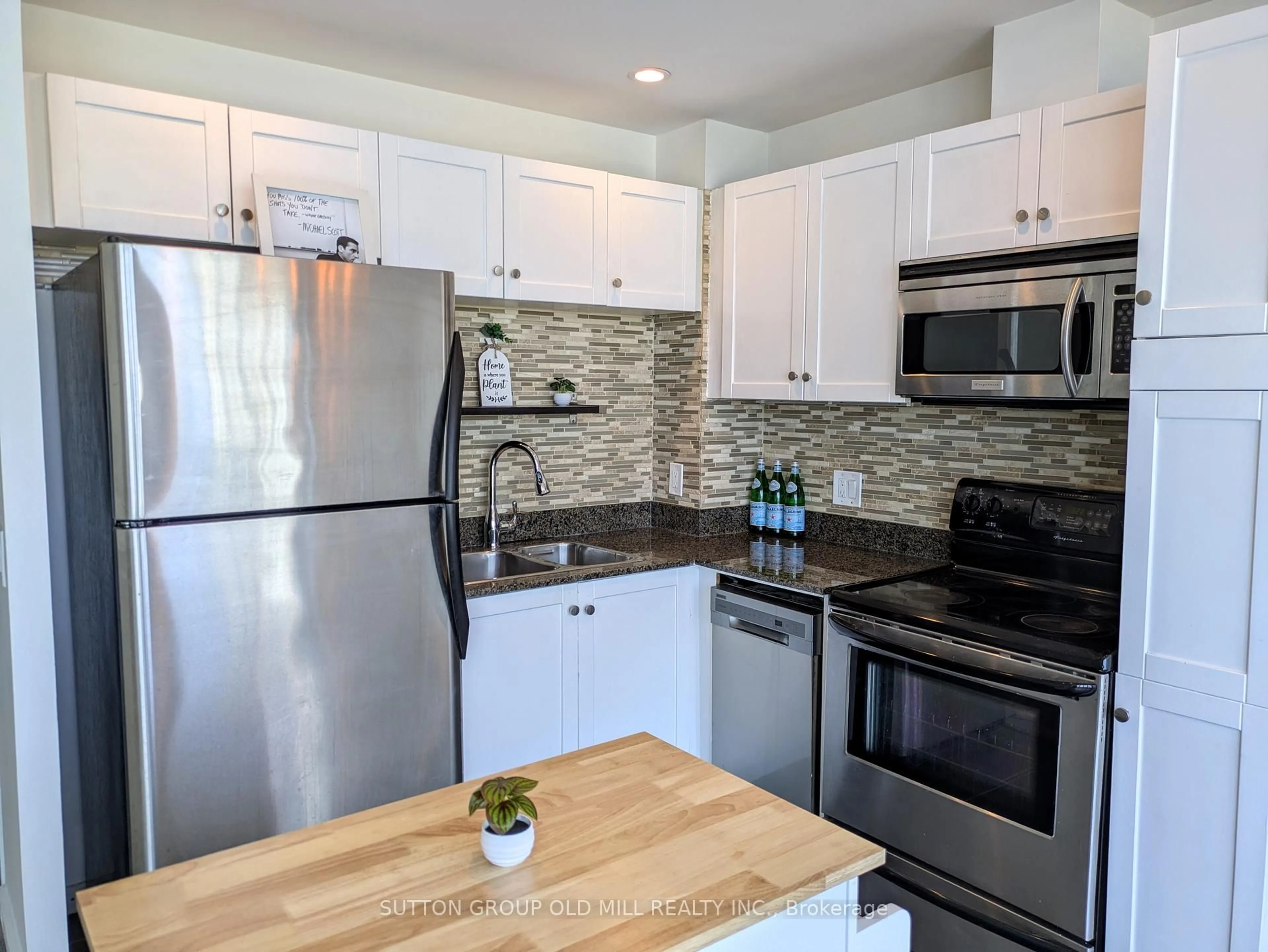 Unknown for 218 Queens Quay #1405, Toronto Ontario M5J 2Y6
