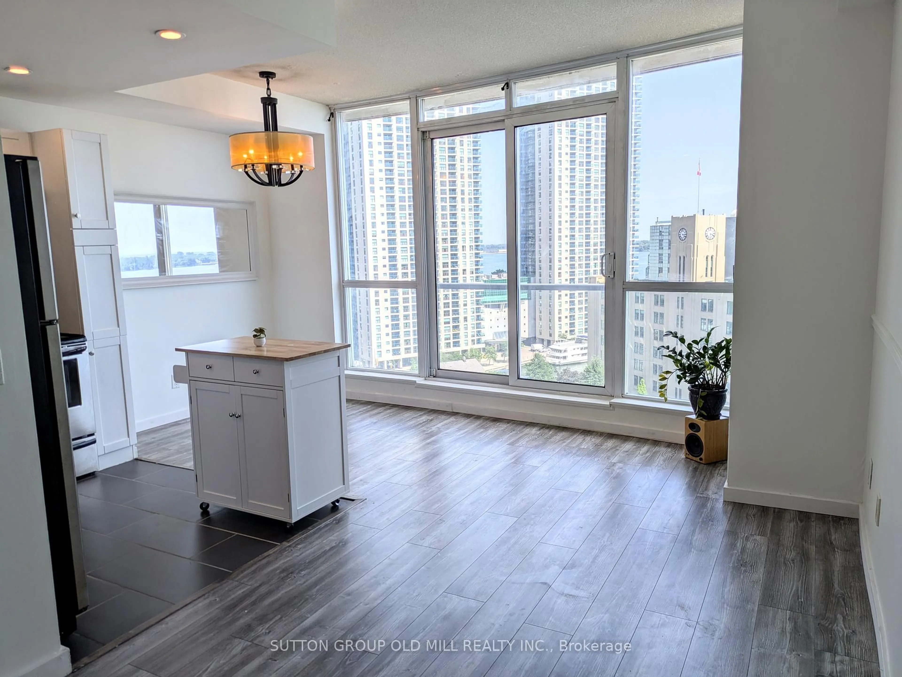 Unknown for 218 Queens Quay #1405, Toronto Ontario M5J 2Y6