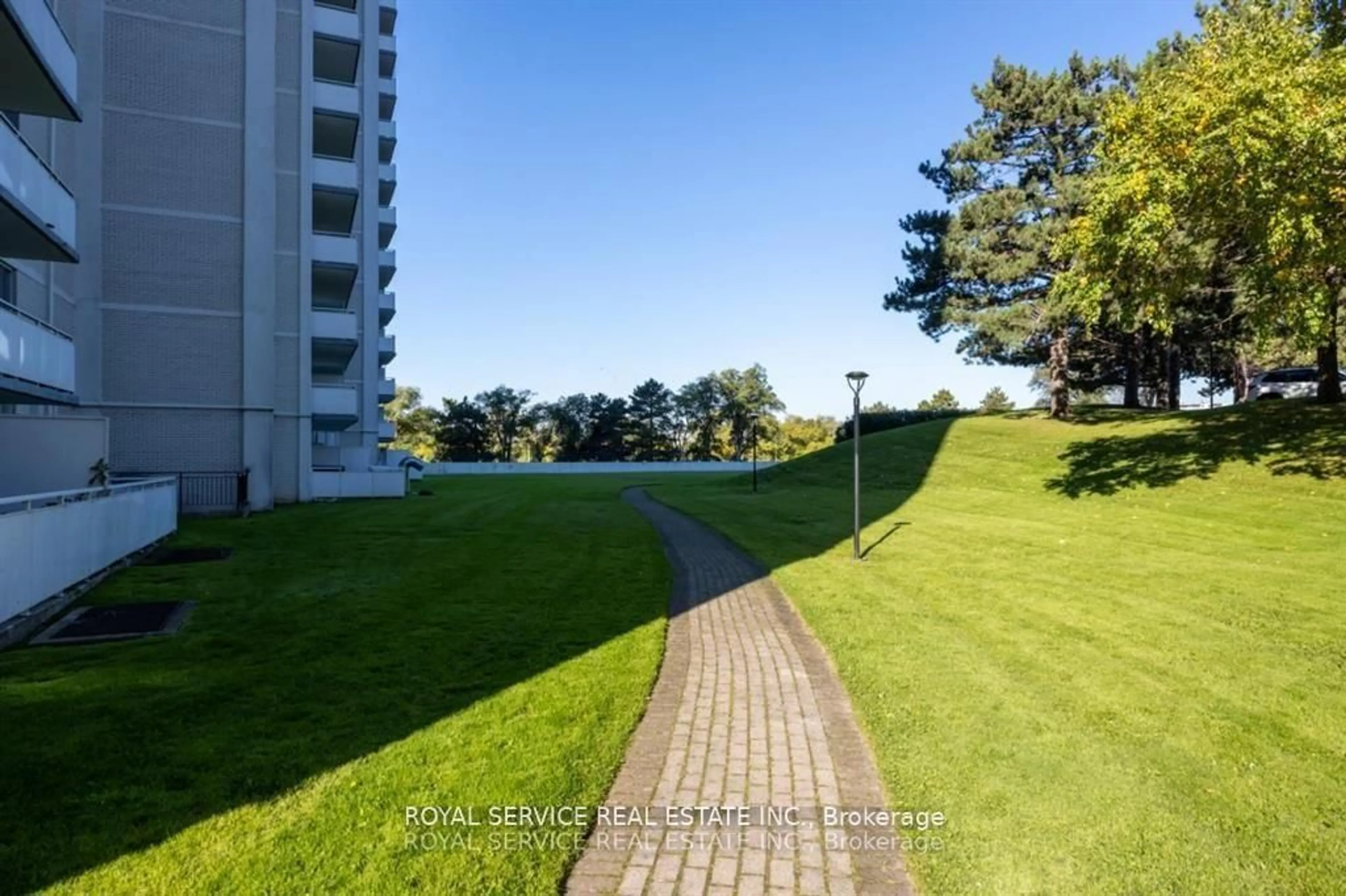 Patio, water/lake/river/ocean view for 10 Parkway Forest Dr #1008, Toronto Ontario M2J 1L3