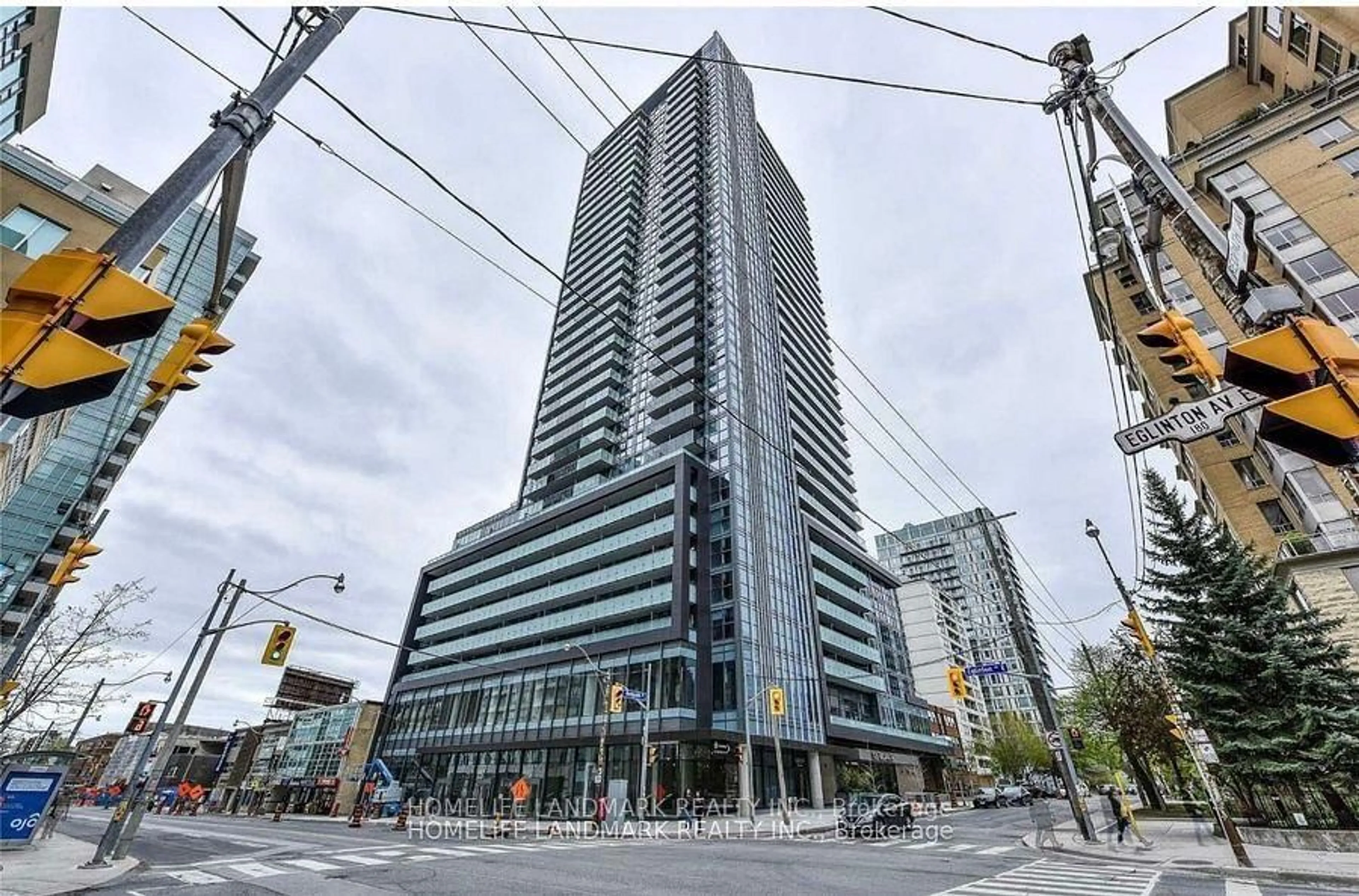 Indoor foyer for 125 Redpath Ave #2703, Toronto Ontario M4S 0B5