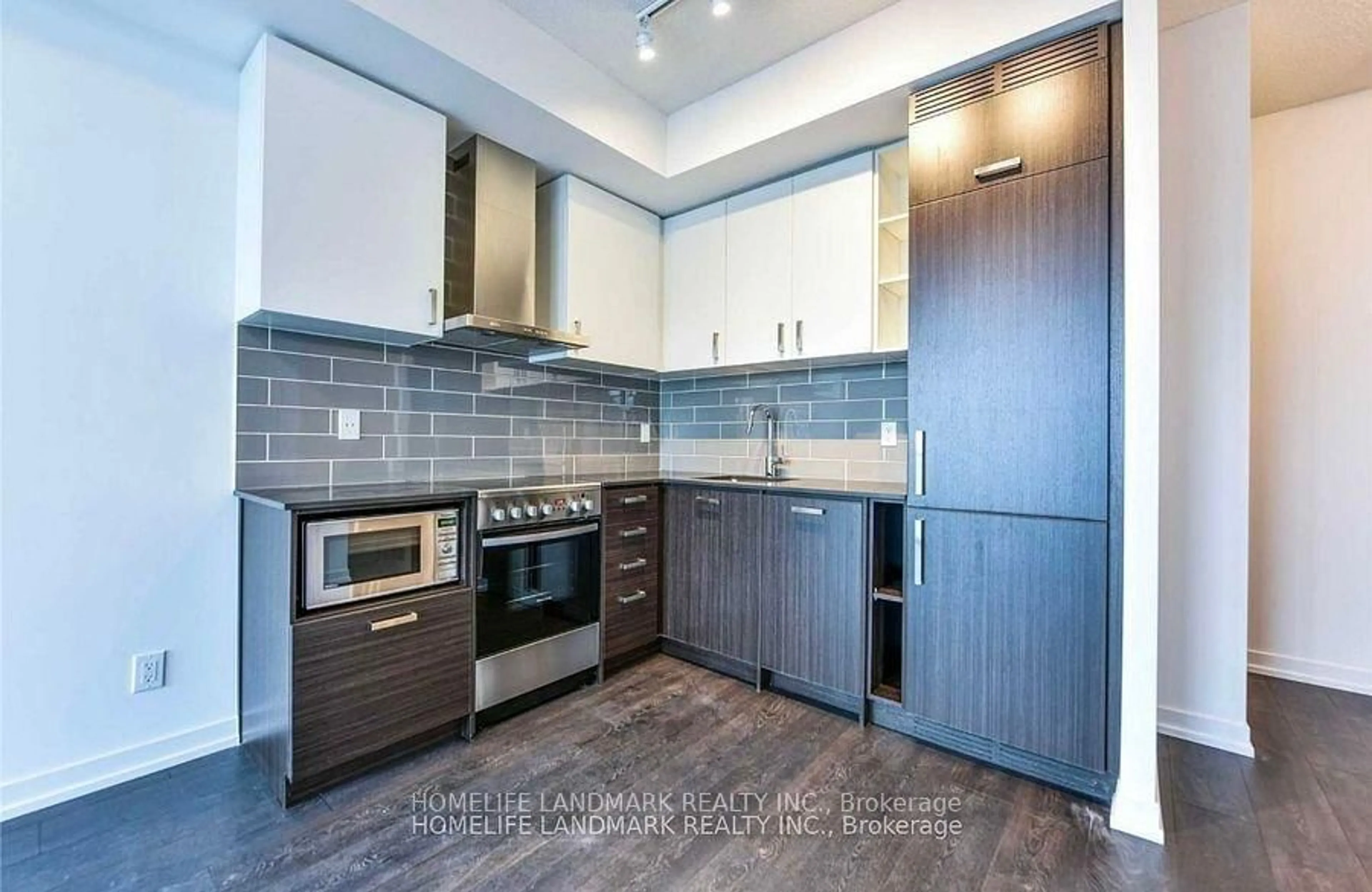 Standard kitchen, ceramic/tile floor for 125 Redpath Ave #2703, Toronto Ontario M4S 0B5