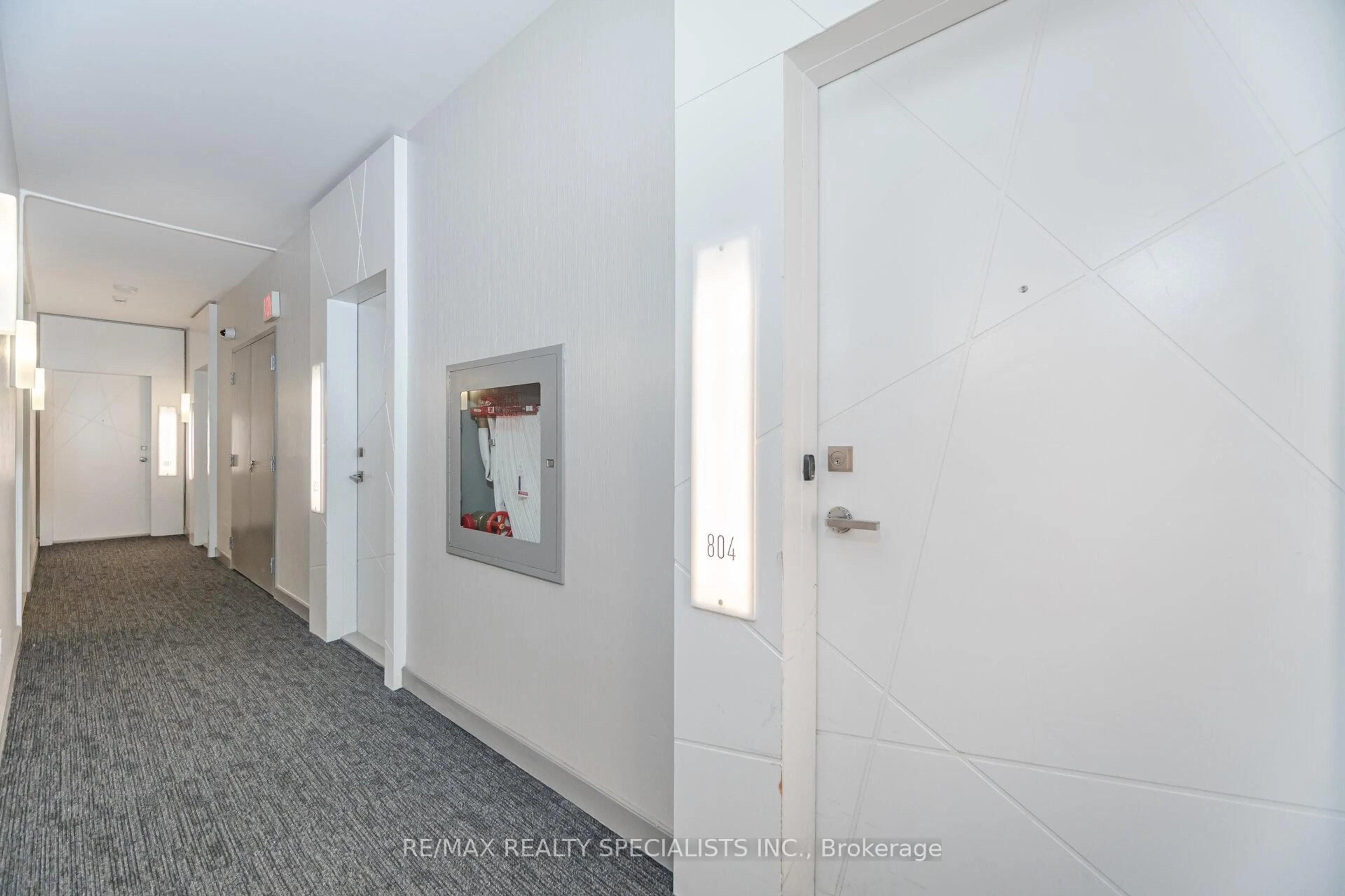 Indoor foyer for 12 York St #804, Toronto Ontario M5J 0A9