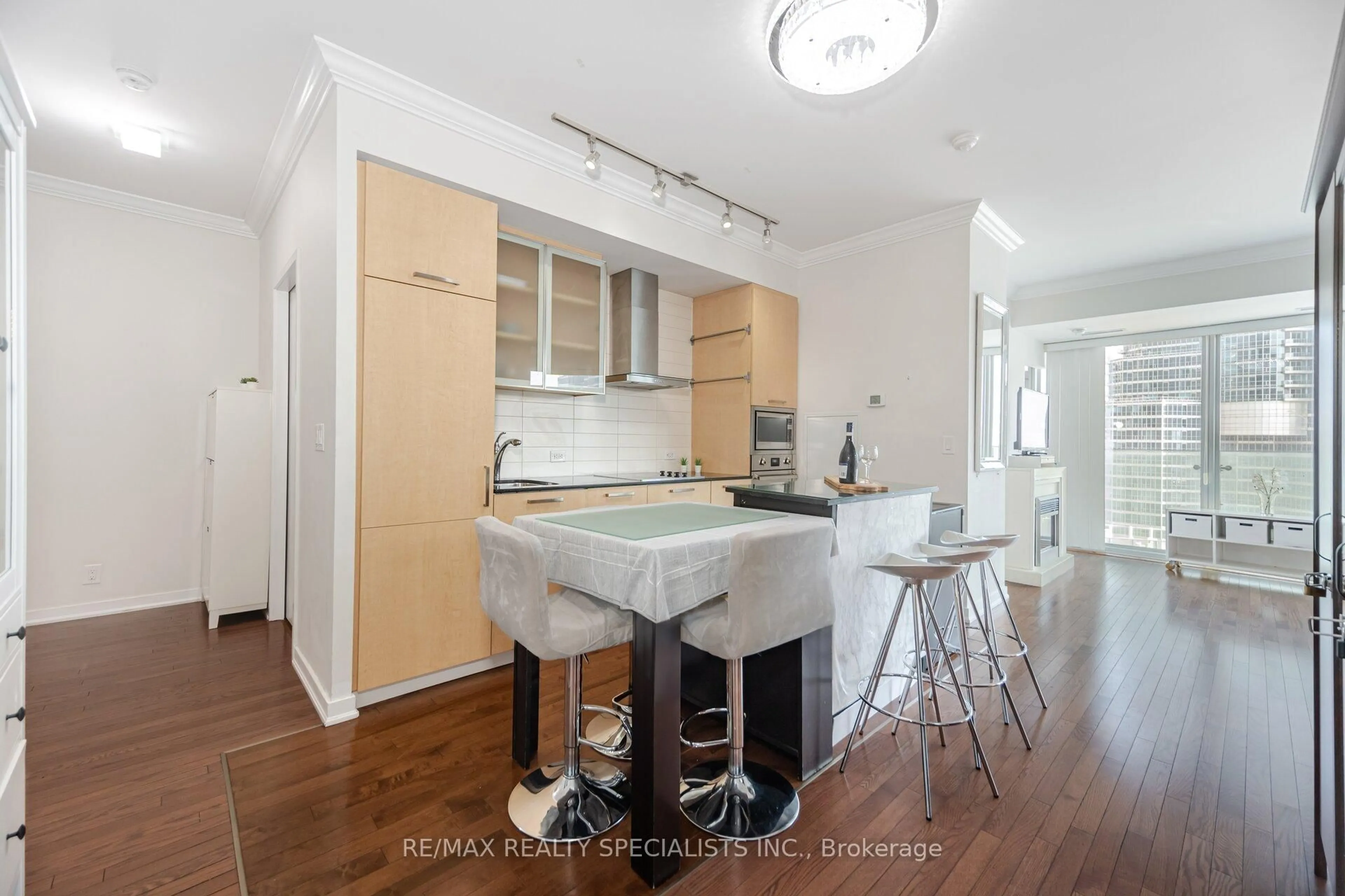 Unknown for 12 York St #804, Toronto Ontario M5J 0A9