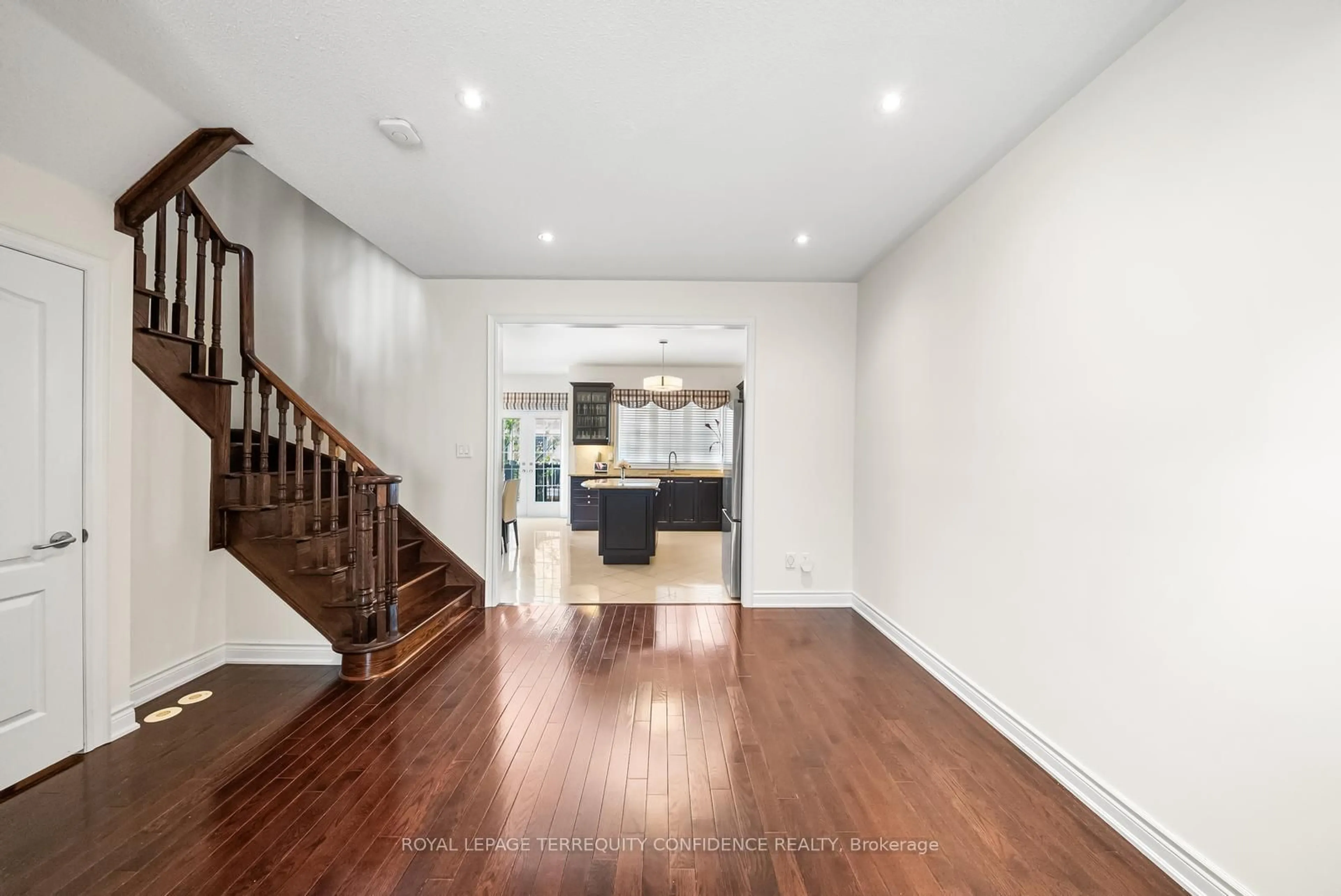 Indoor entryway for 508 Ellerslie Ave, Toronto Ontario M2R 1C4