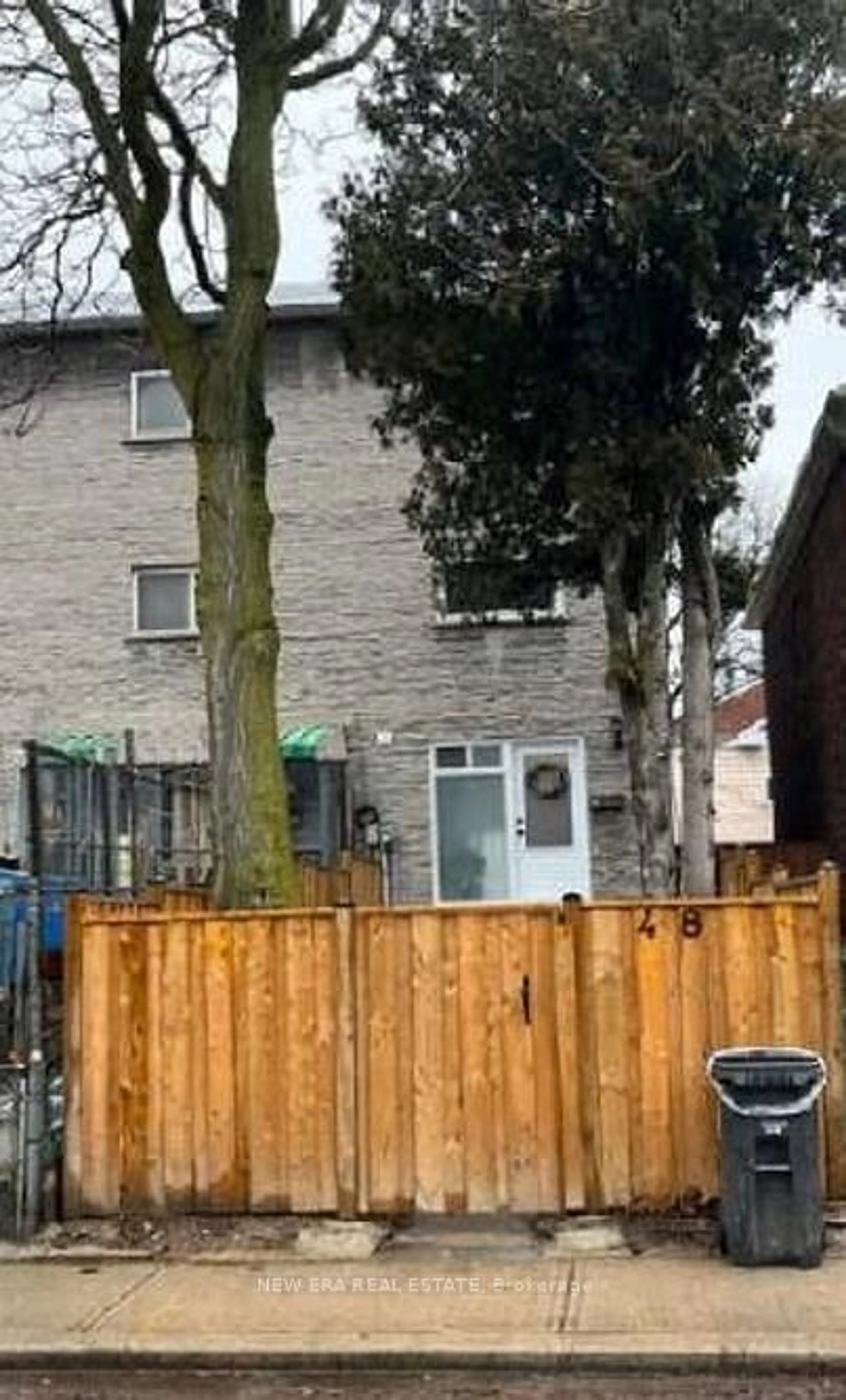 A pic from outside/outdoor area/front of a property/back of a property/a pic from drone, street for 48 Carr St, Toronto Ontario M5T 1B7