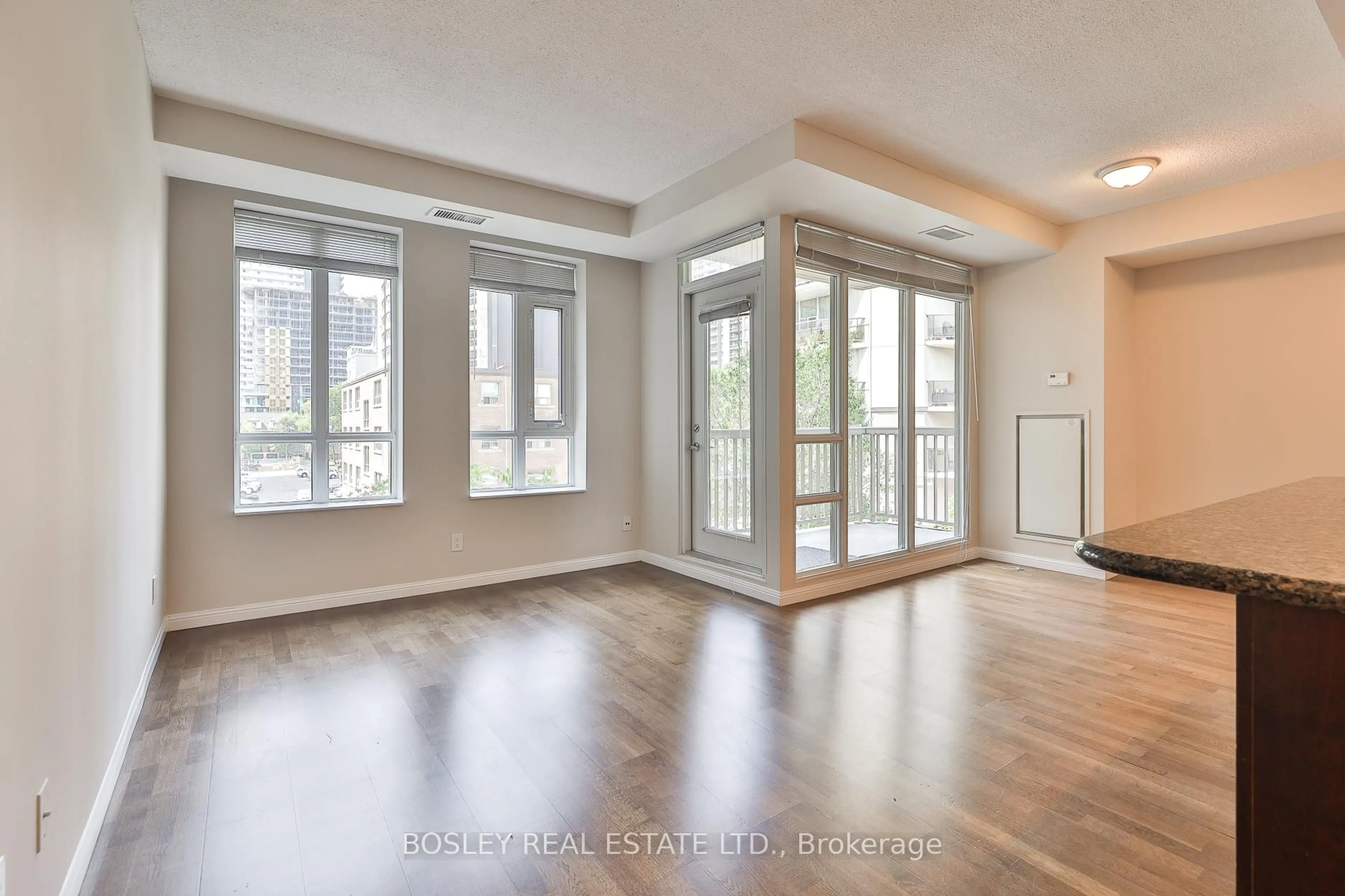 Unknown for 900 Mount Pleasant Rd #412, Toronto Ontario M4P 2L6