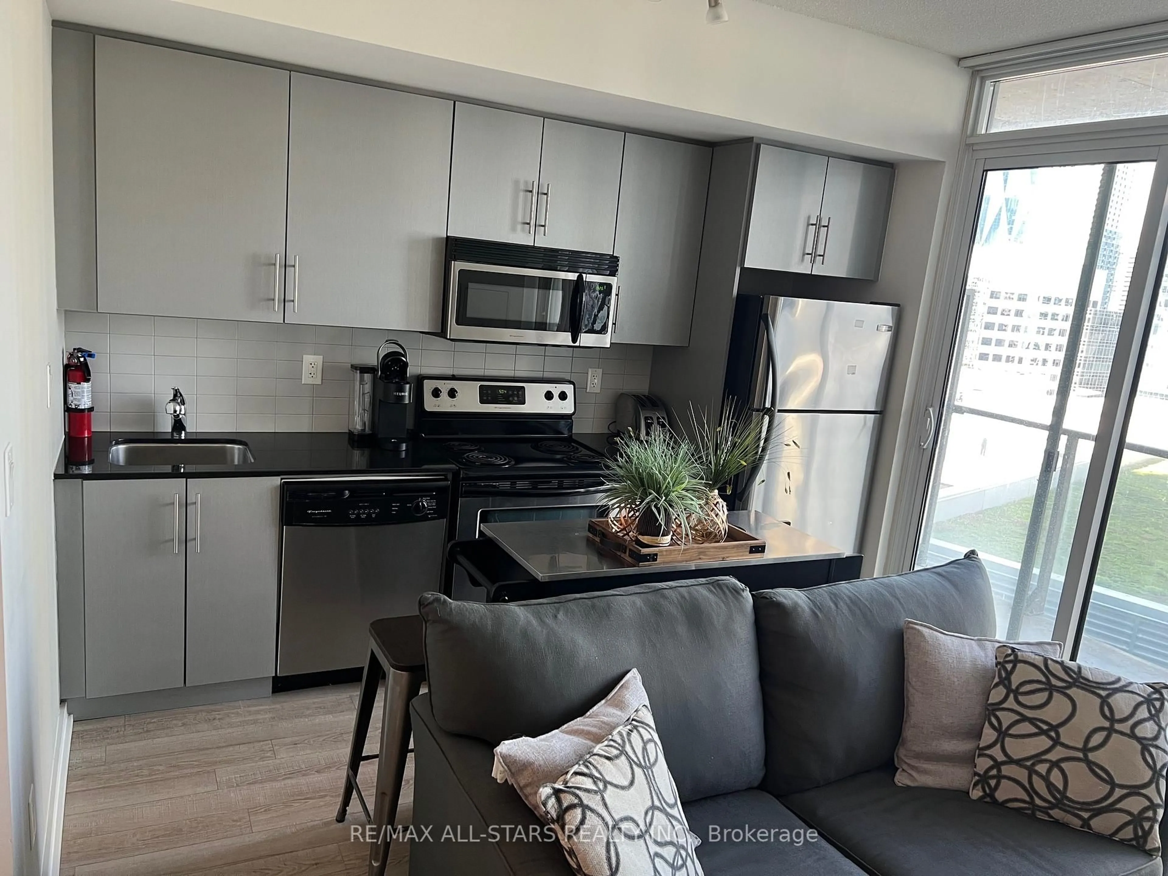 Open concept kitchen, unknown for 55 Bremner Blvd #1306, Toronto Ontario M5J 0A6