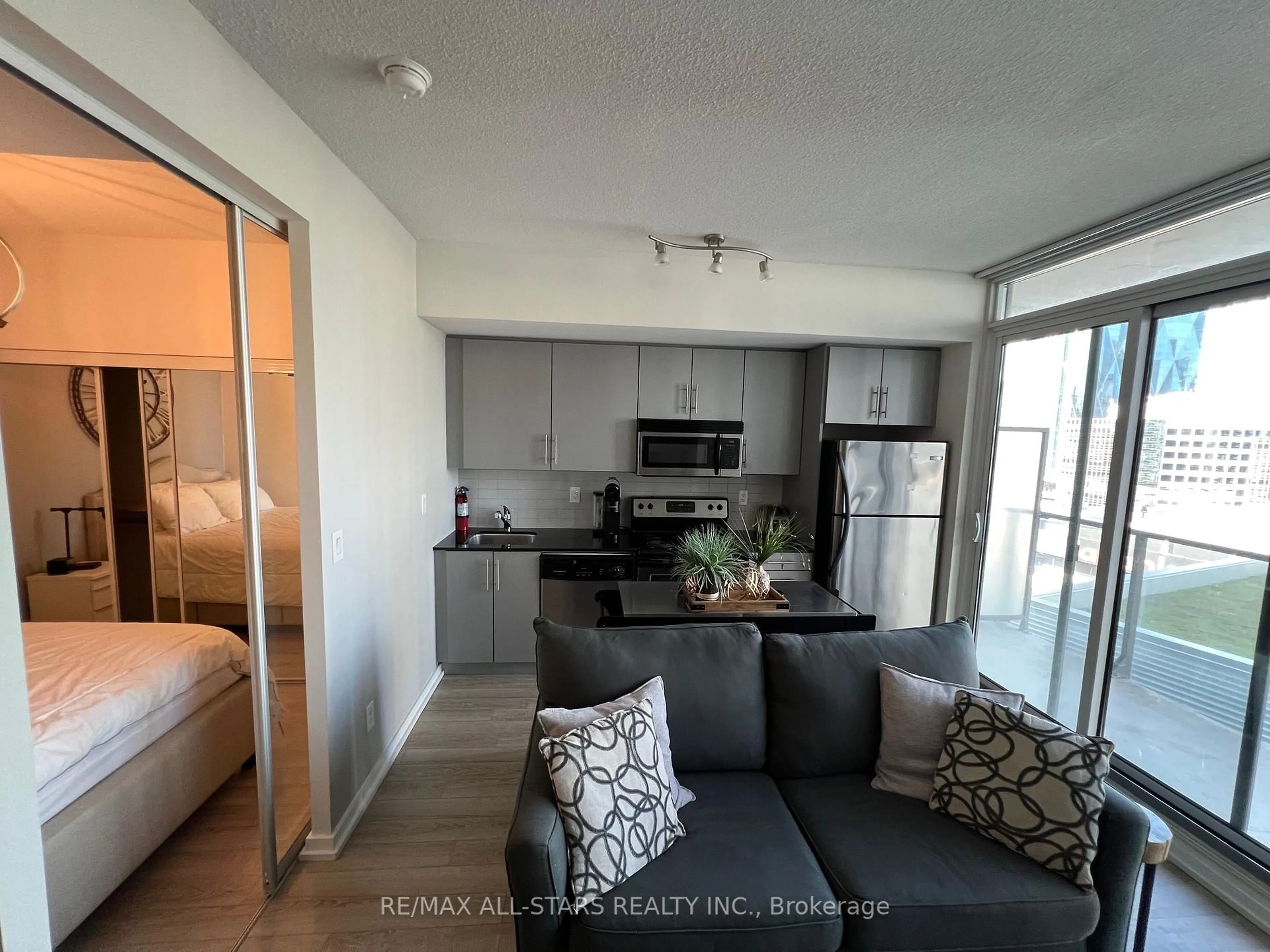 Open concept kitchen, unknown for 55 Bremner Blvd #1306, Toronto Ontario M5J 0A6