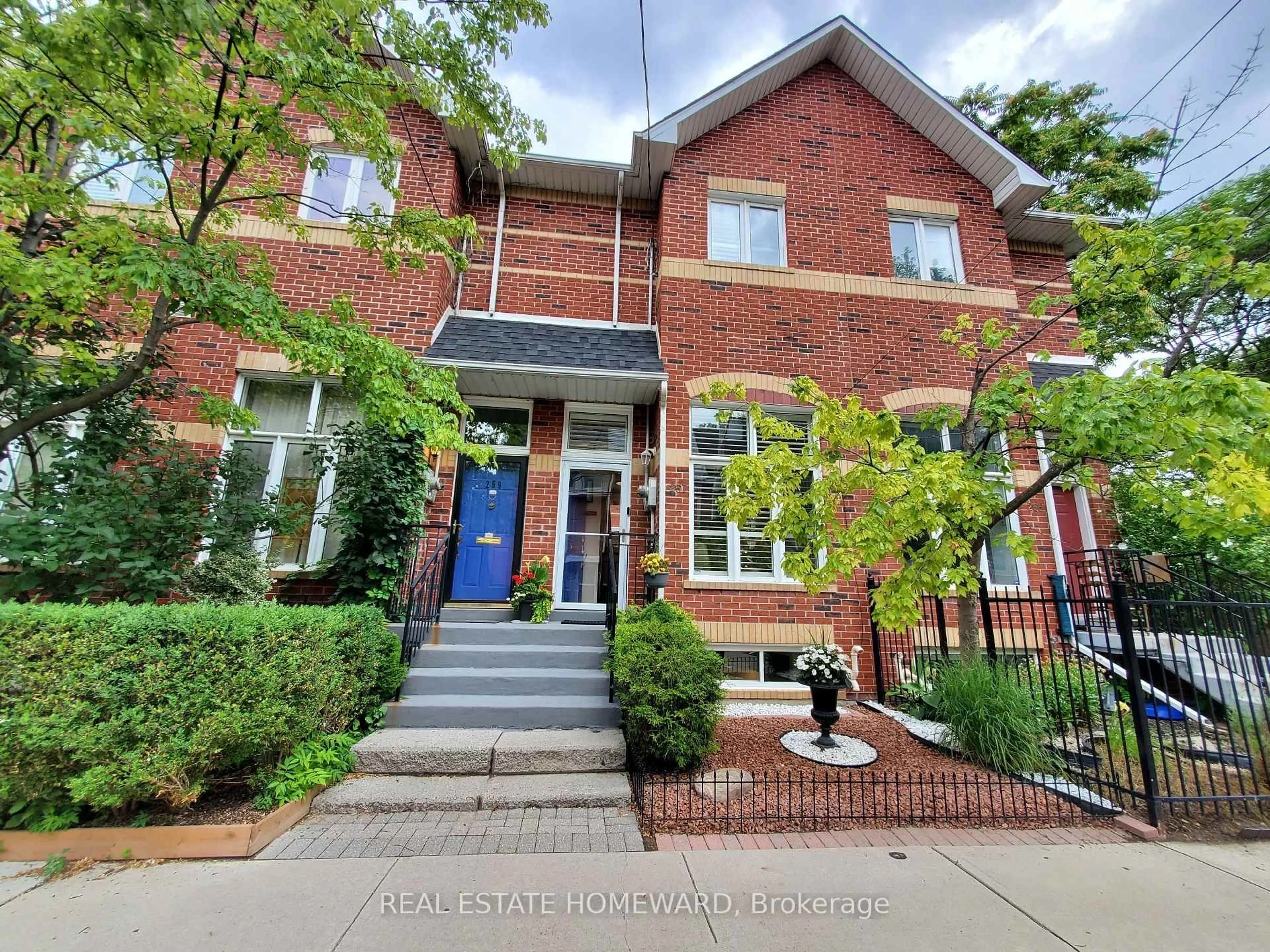 Home with brick exterior material, street for 257 Milan St, Toronto Ontario M5A 4C3