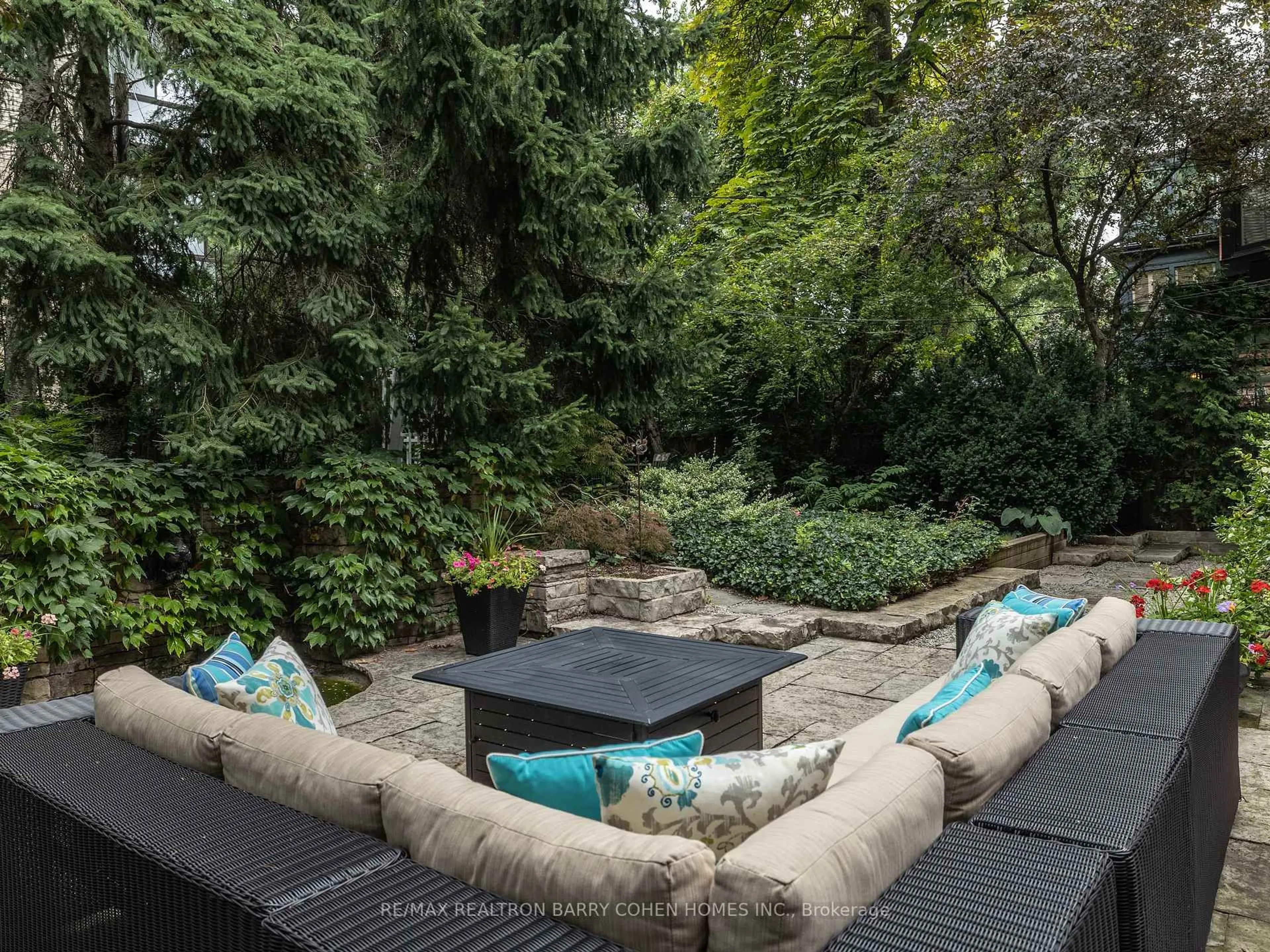 Patio, unknown for 10 Pine Hill Rd, Toronto Ontario M4W 1P6