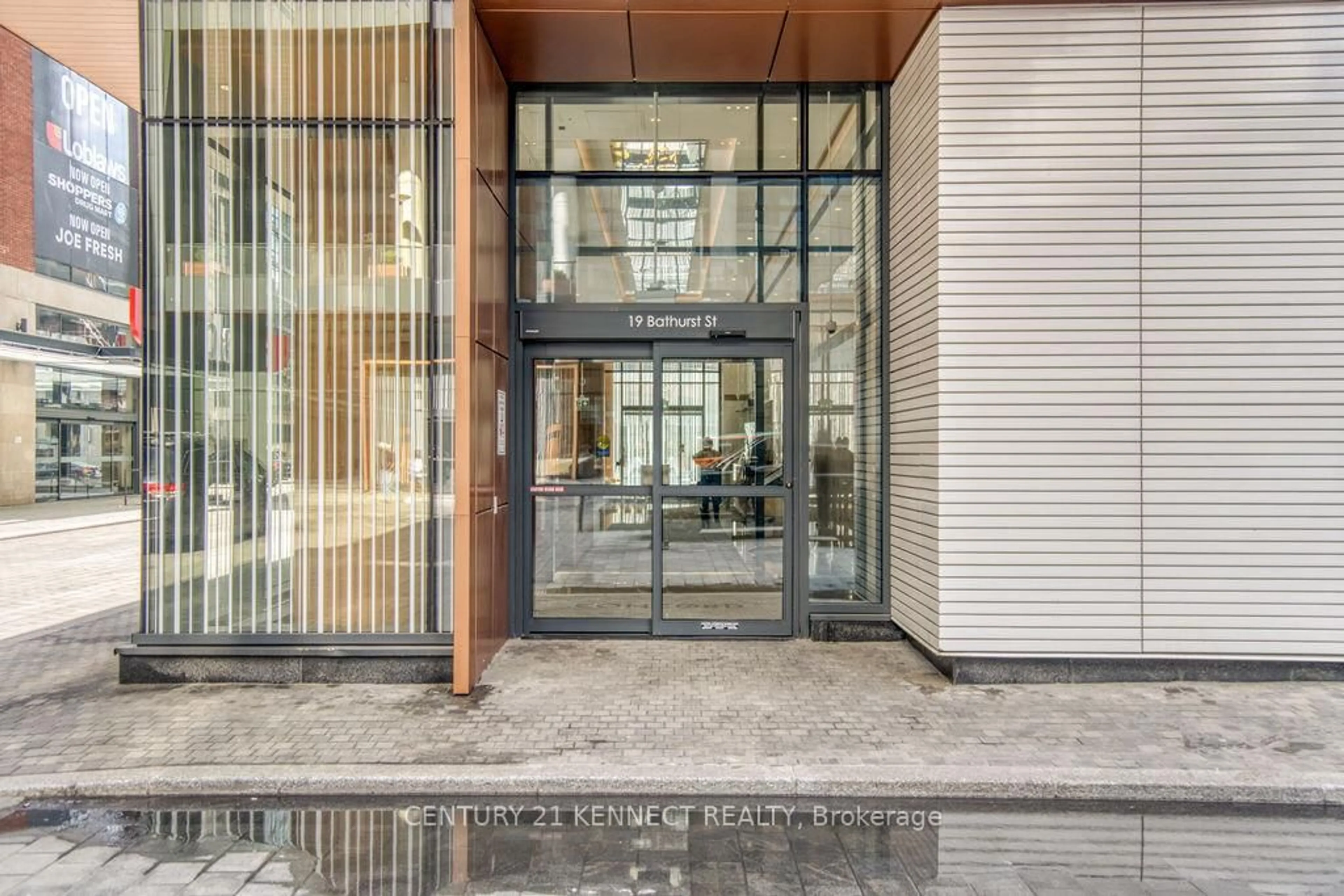 Indoor foyer for 19 Bathurst St #3108, Toronto Ontario M5V 0N2