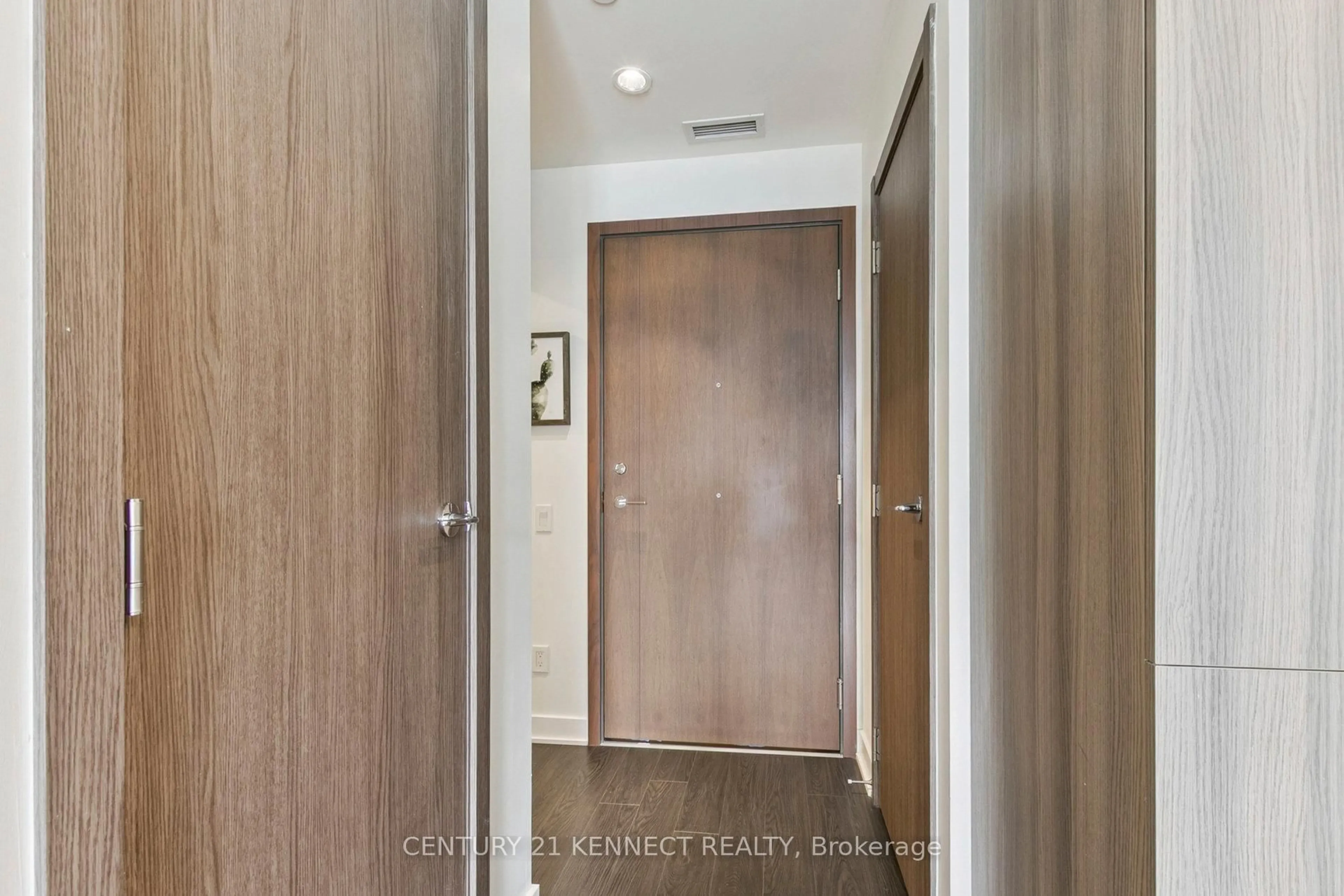 Indoor entryway for 19 Bathurst St #3108, Toronto Ontario M5V 0N2