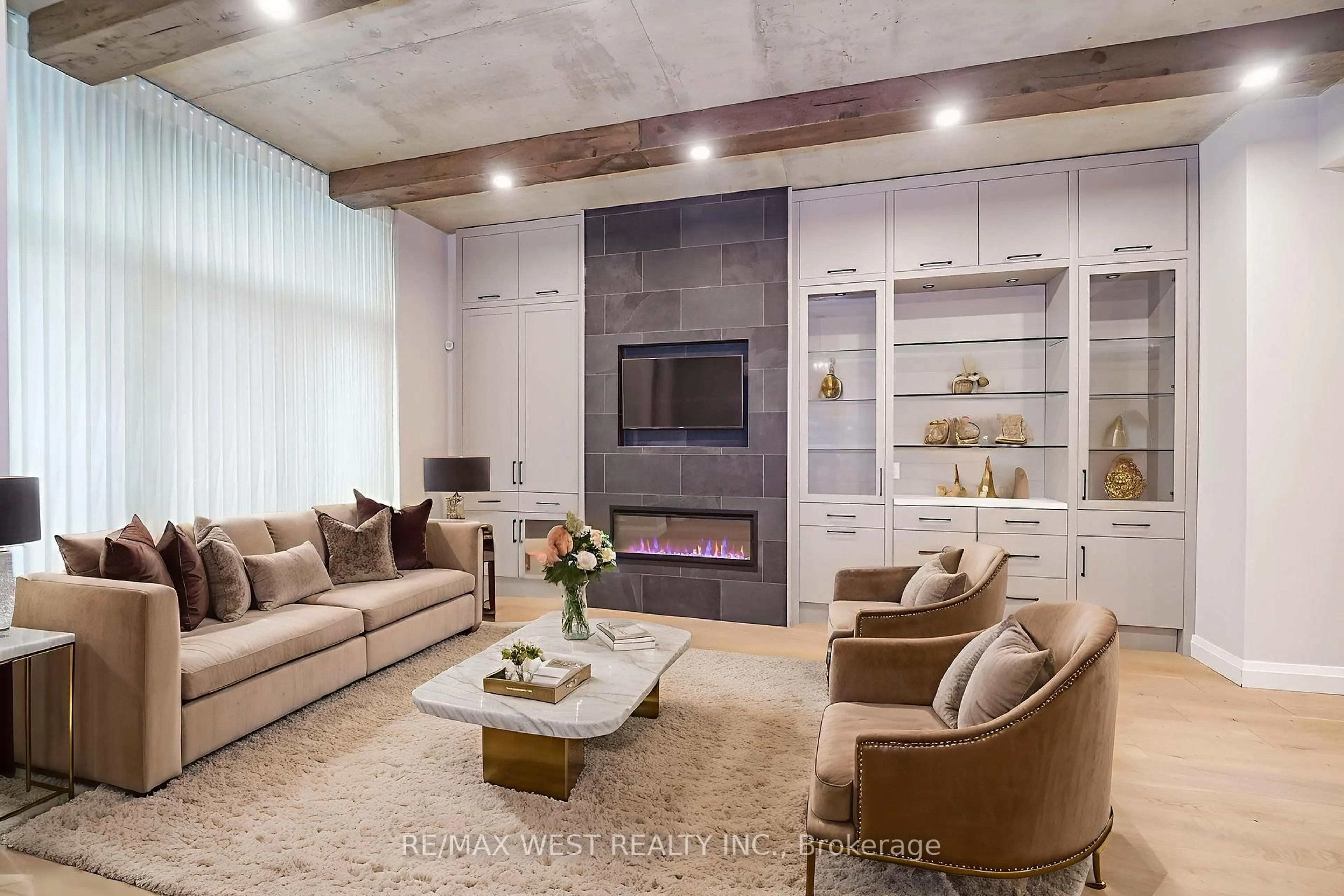 Living room with furniture, unknown for 293 Mutual St, Toronto Ontario M4Y 1X6