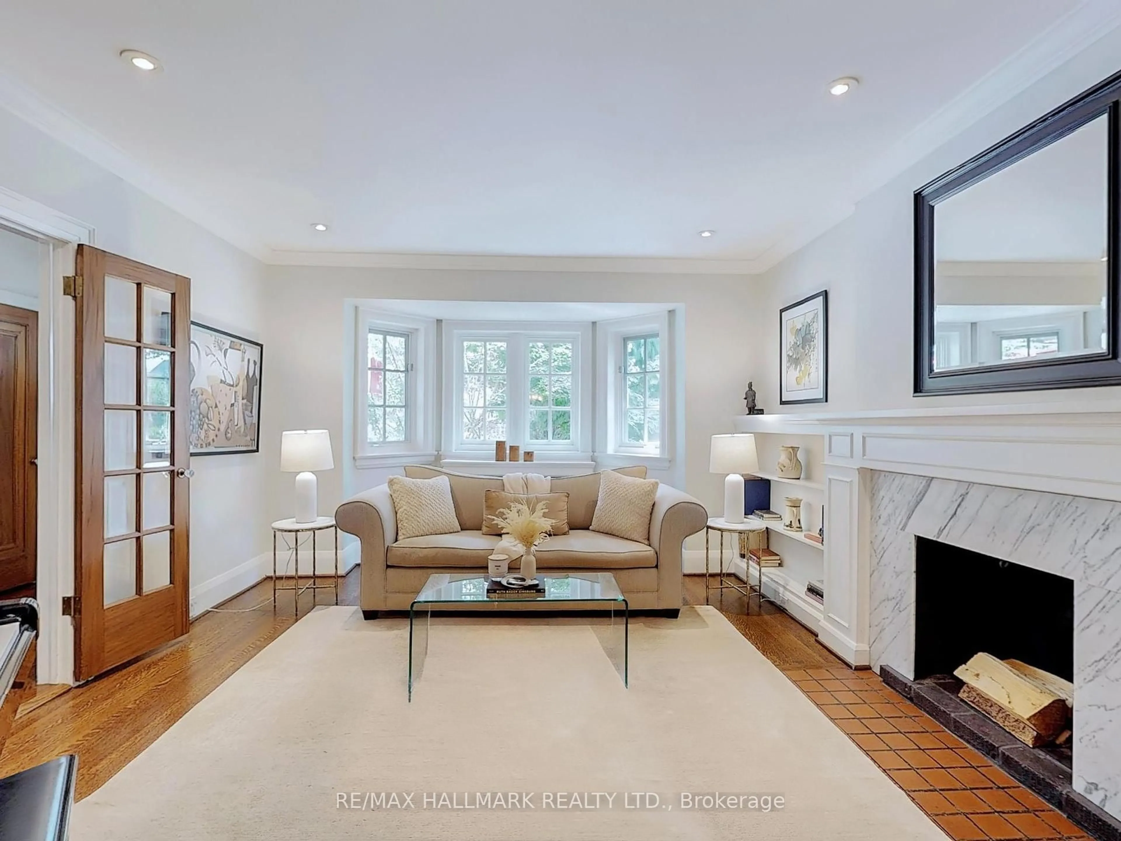 Living room with furniture, unknown for 106 Brooke Ave, Toronto Ontario M5M 2K4