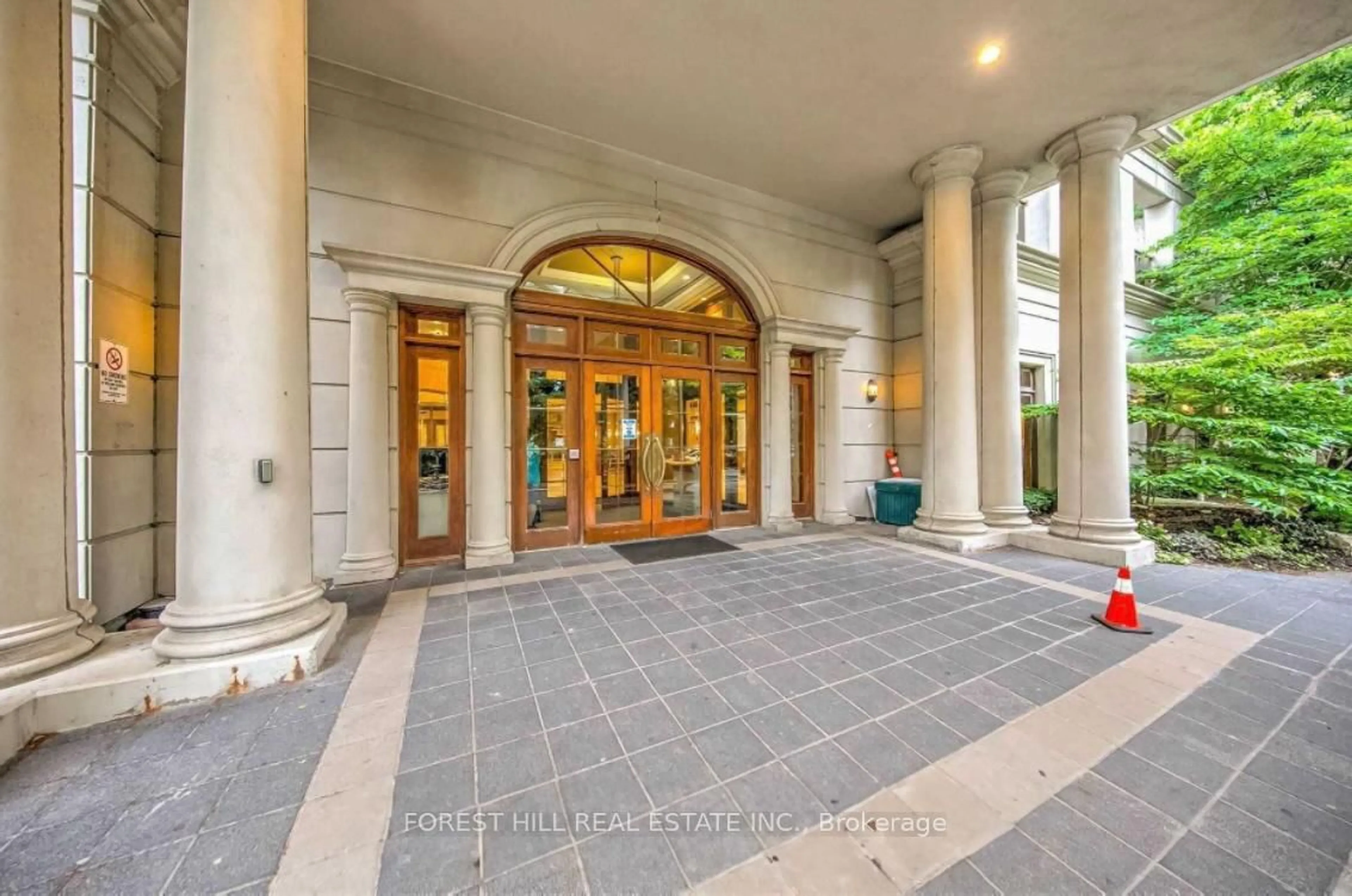 Indoor foyer for 80 Harrison Garden Blvd #1619, Toronto Ontario M2N 7E3