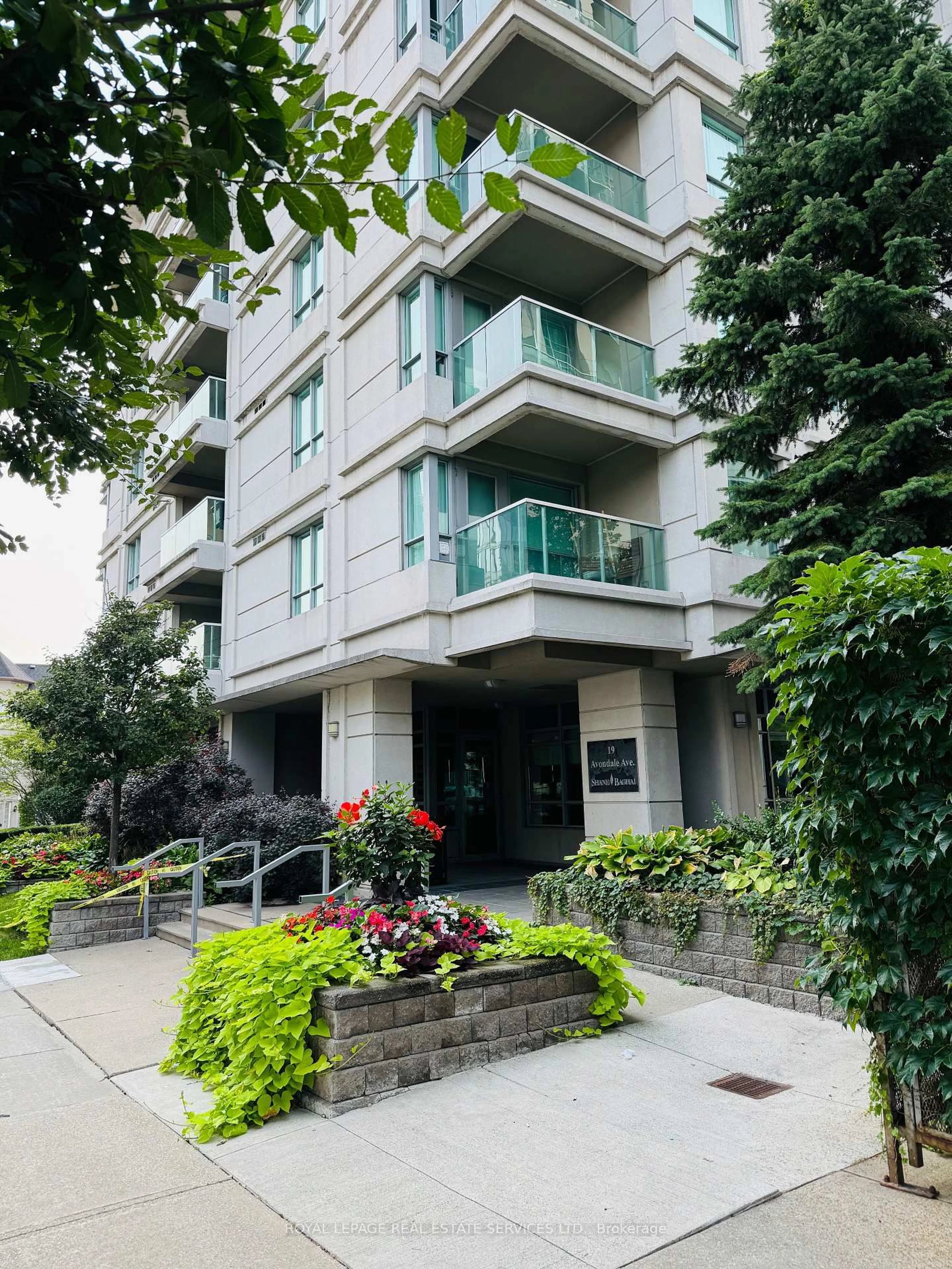 Indoor foyer for 19 Avondale Ave #309, Toronto Ontario M2N 0A6