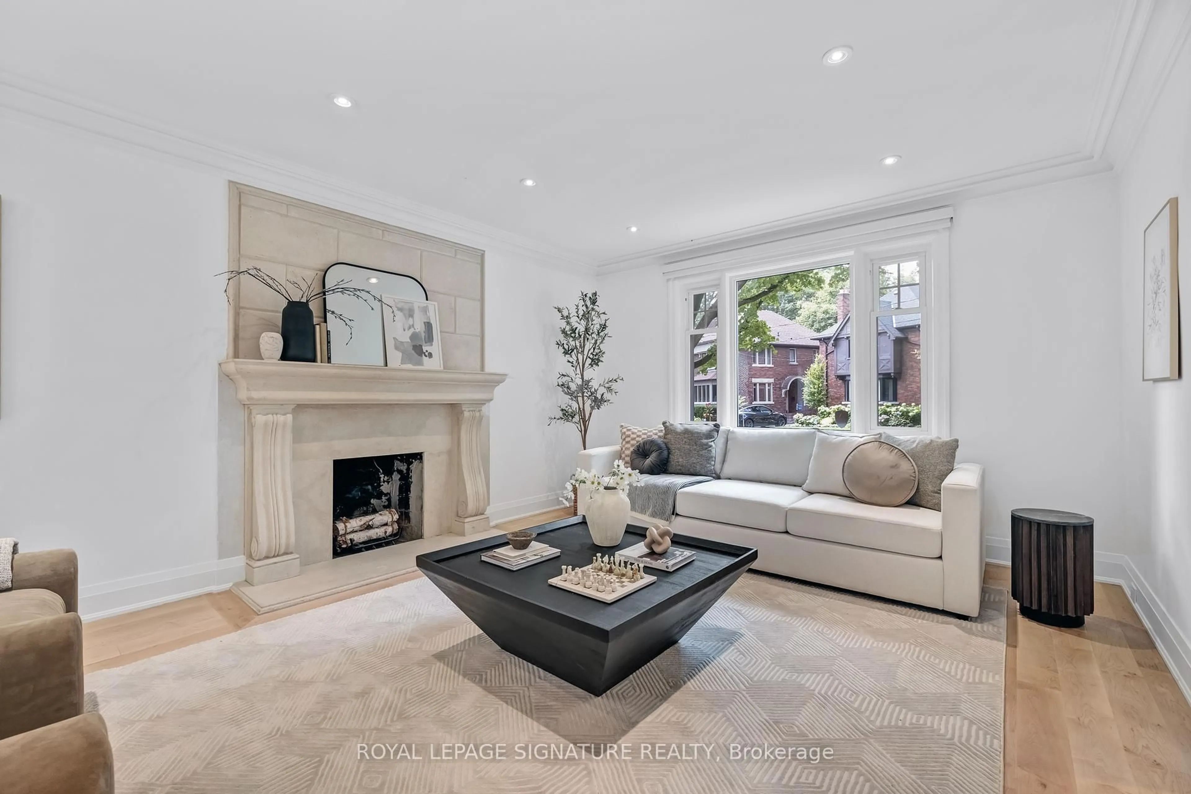 Living room with furniture, ceramic/tile floor for 51 Coldstream Ave, Toronto Ontario M5N 1X7