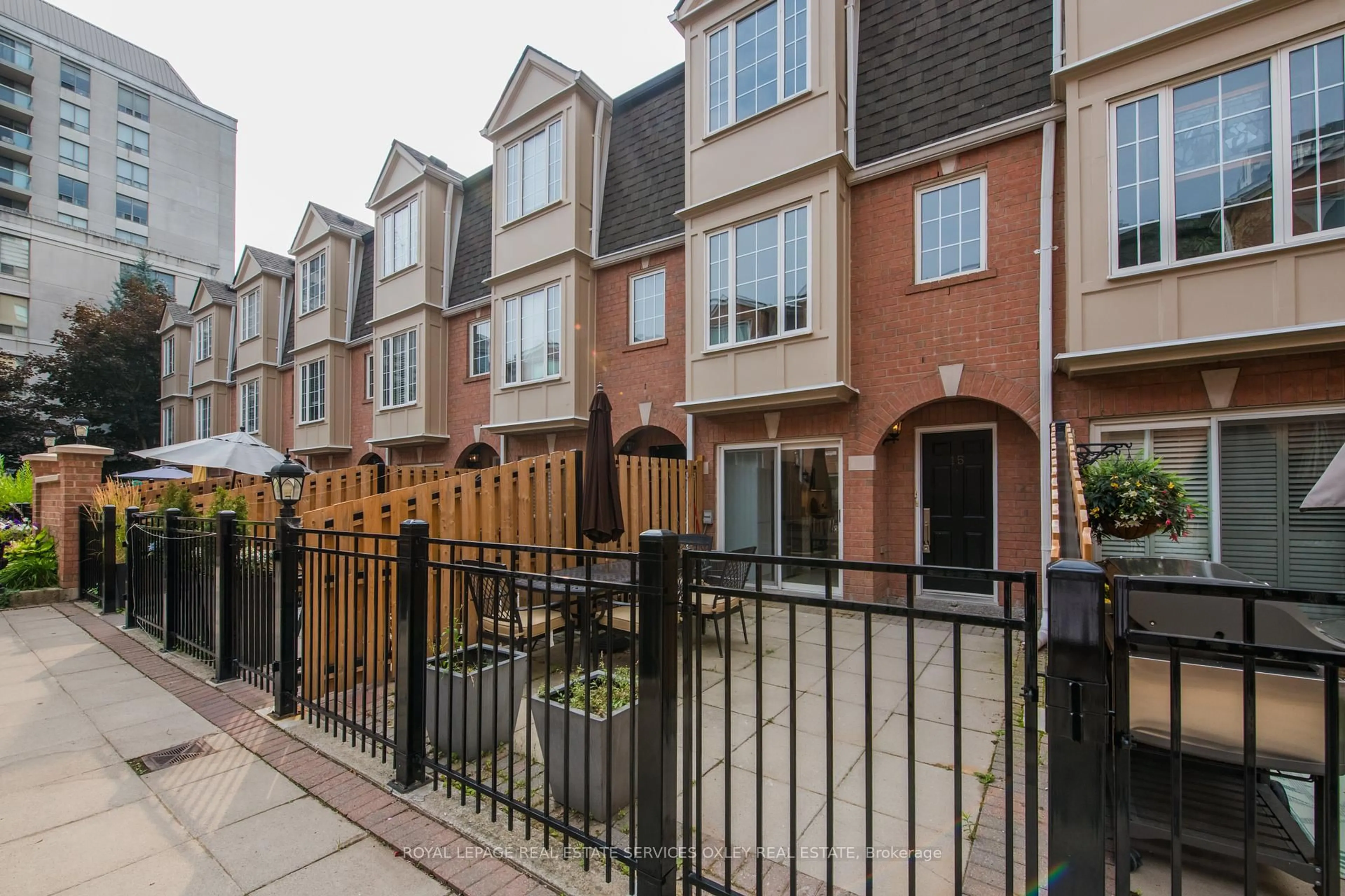 A pic from outside/outdoor area/front of a property/back of a property/a pic from drone, street for 151 Merton St #15, Toronto Ontario M4S 1A7