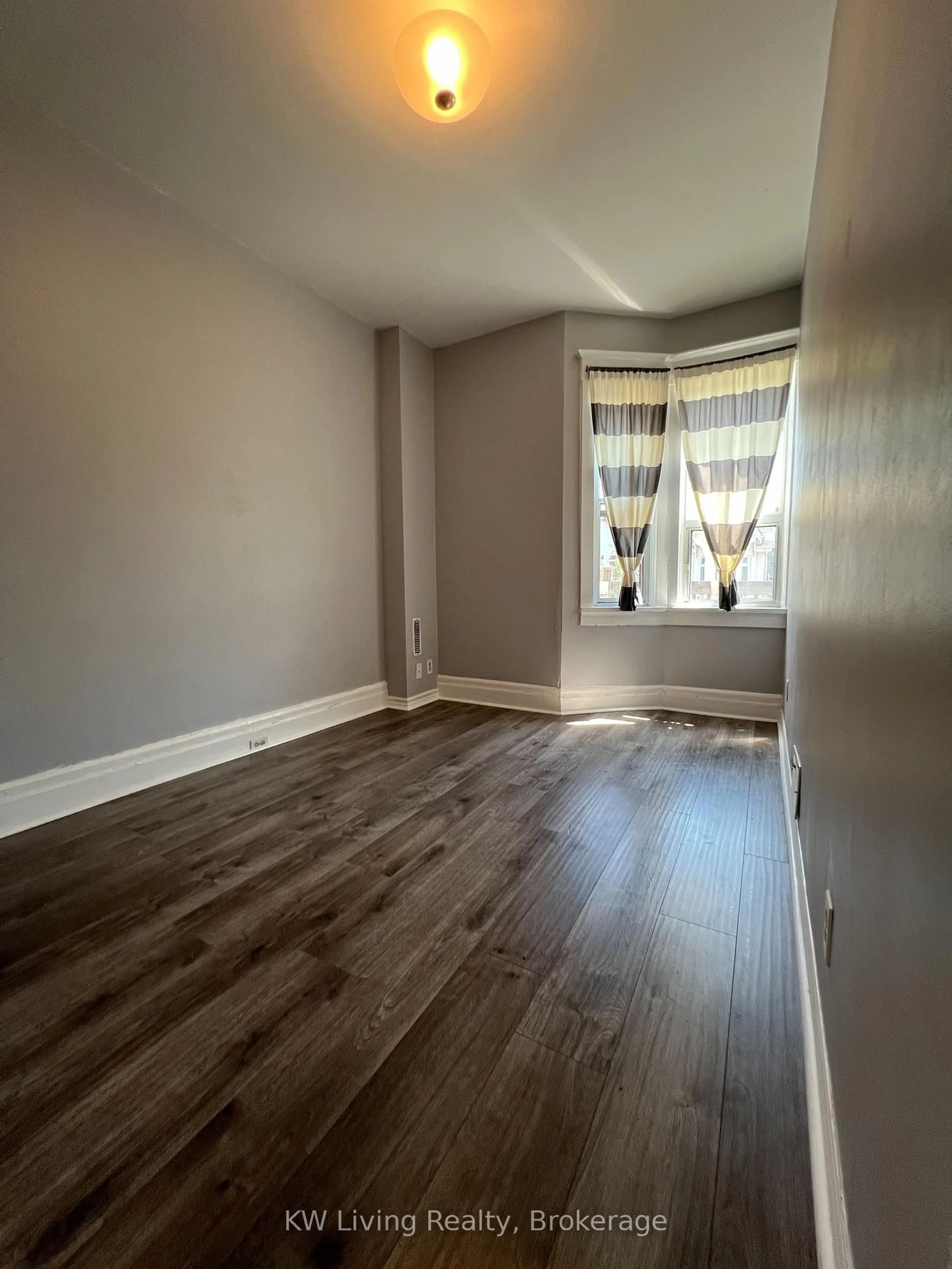 A pic of a room for 36 Nassau St, Toronto Ontario M5T 1M2