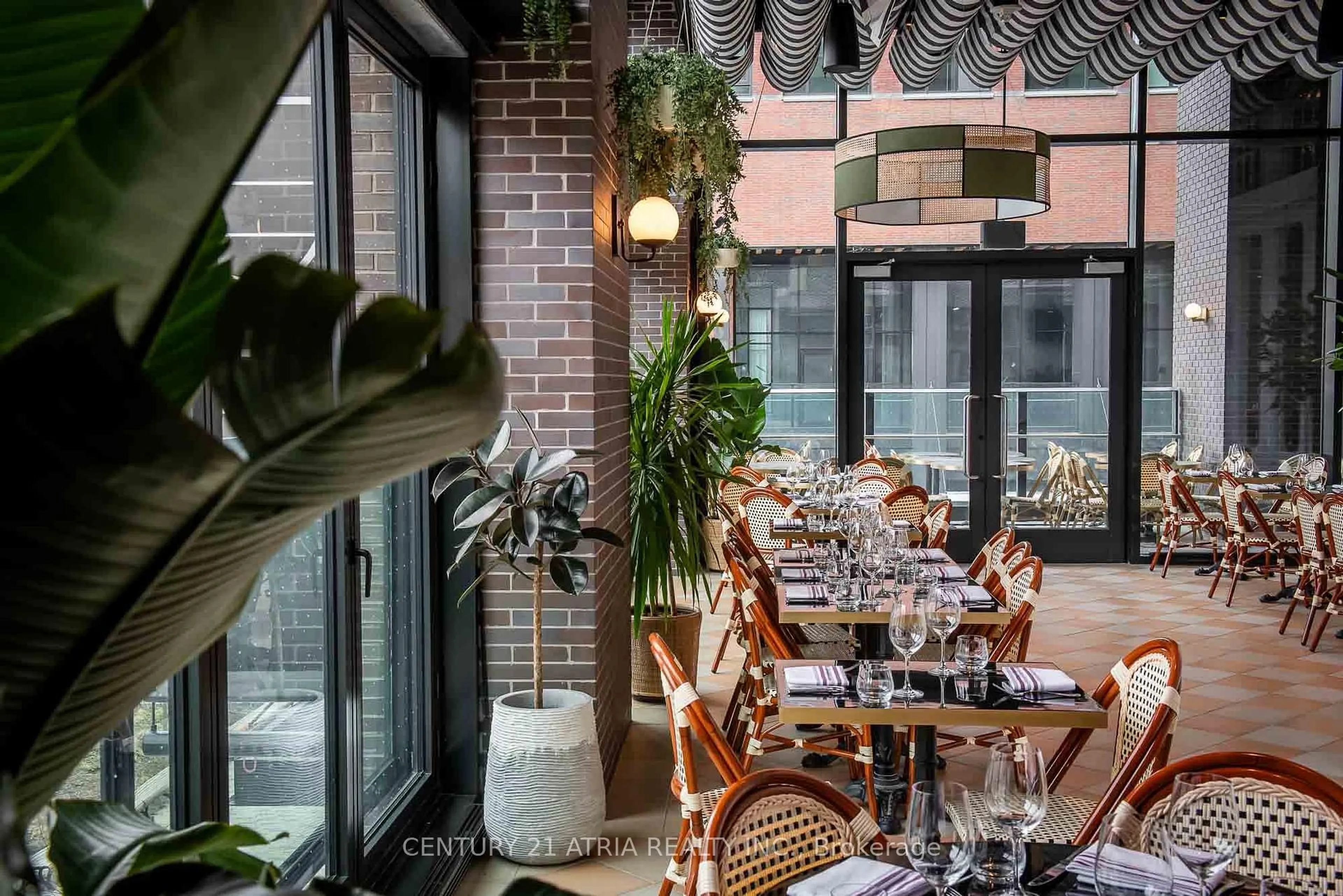 Patio, street for 455 Wellington St #810, Toronto Ontario M5J 2R2