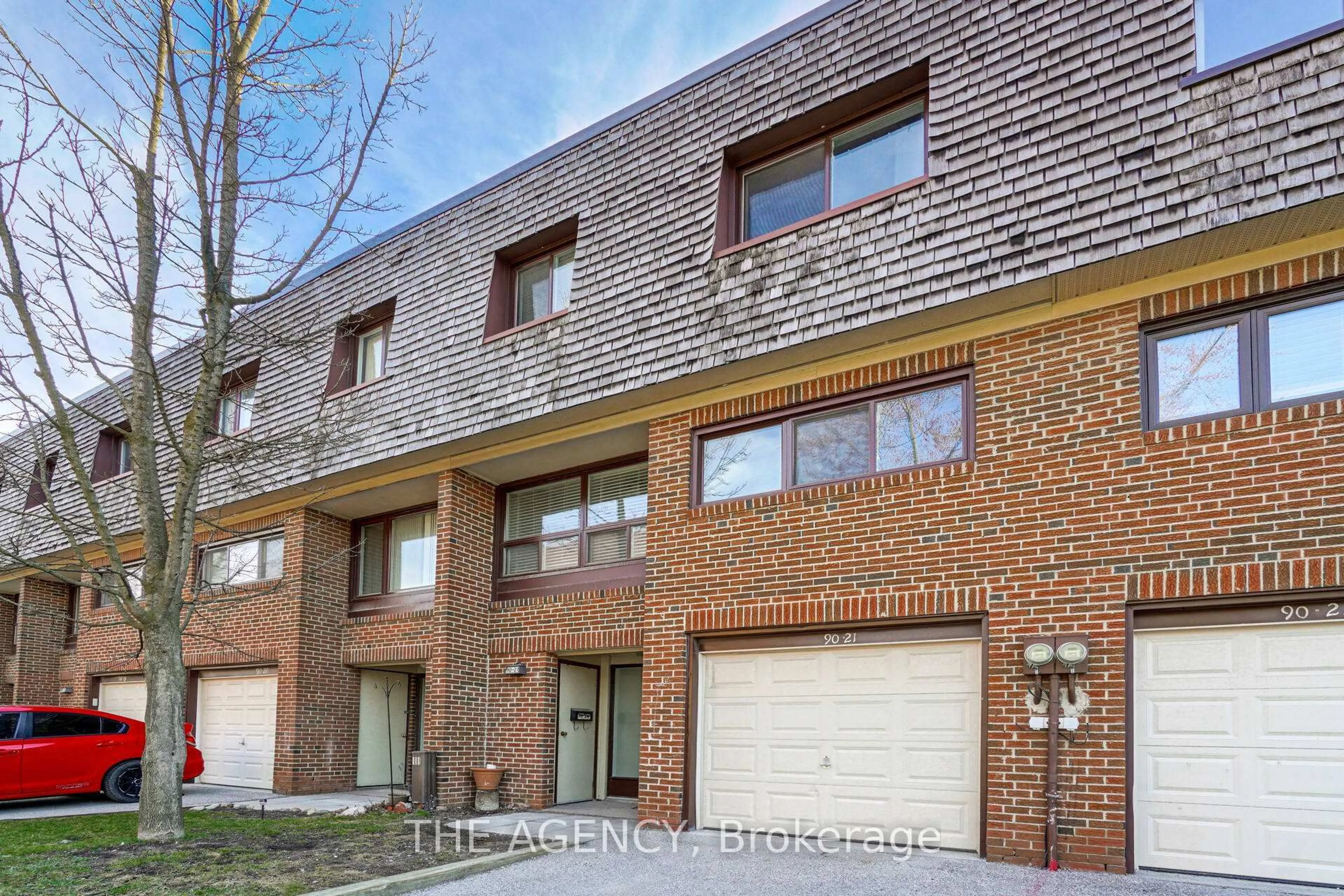 Home with brick exterior material, street for 90 Castlebury Cres #21, Toronto Ontario M2H 1W8