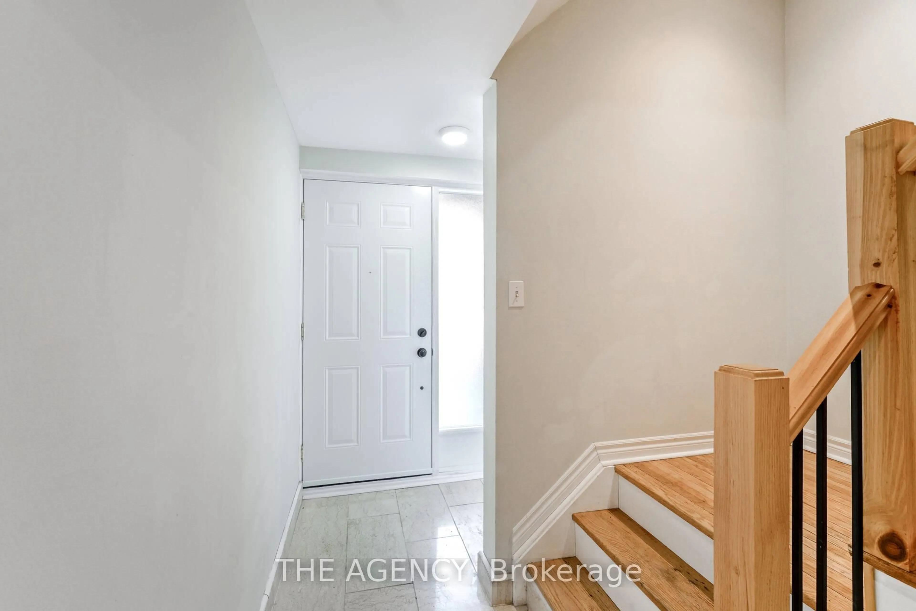 Indoor entryway for 90 Castlebury Cres #21, Toronto Ontario M2H 1W8