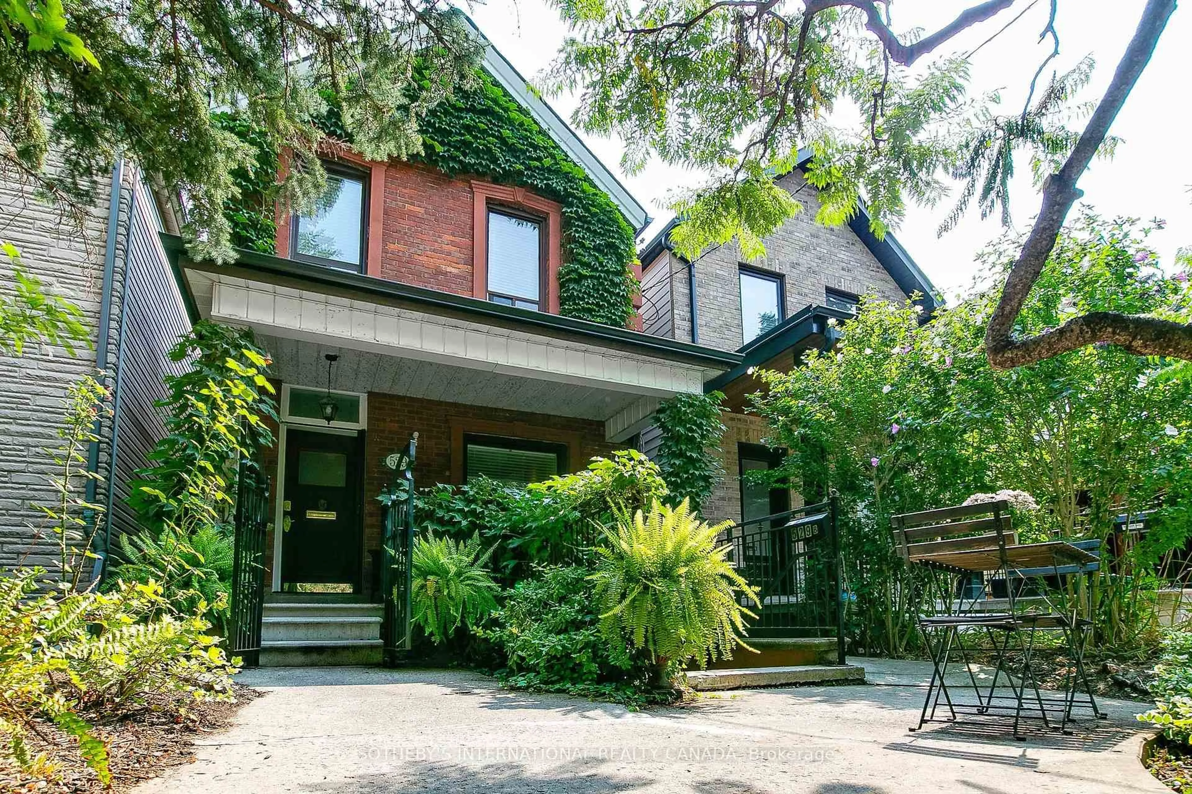 Home with brick exterior material, street for 529 Crawford St, Toronto Ontario M6G 3J9