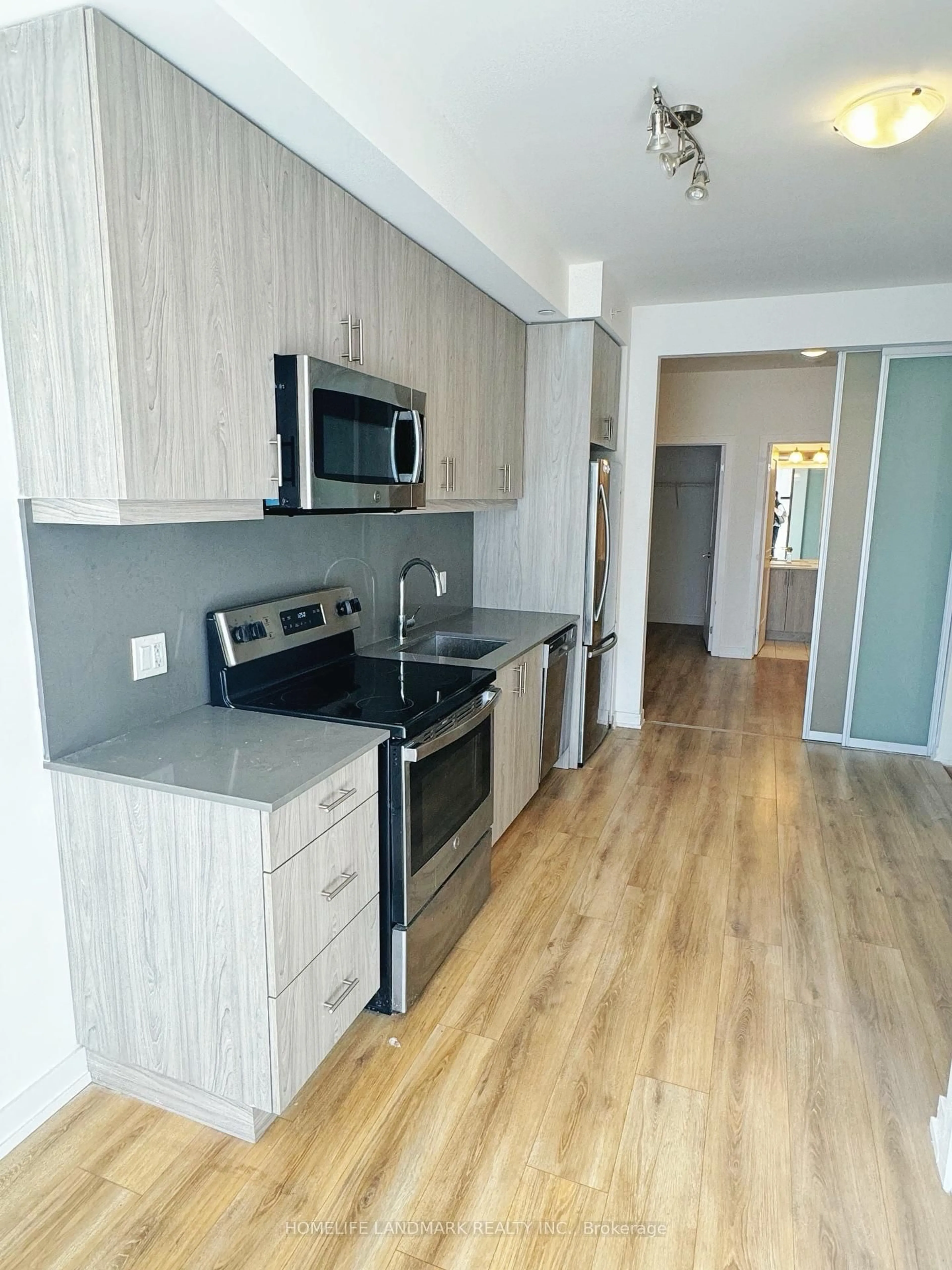 Standard kitchen, wood/laminate floor for 57 Finch Ave #30, Toronto Ontario M2N 0K9