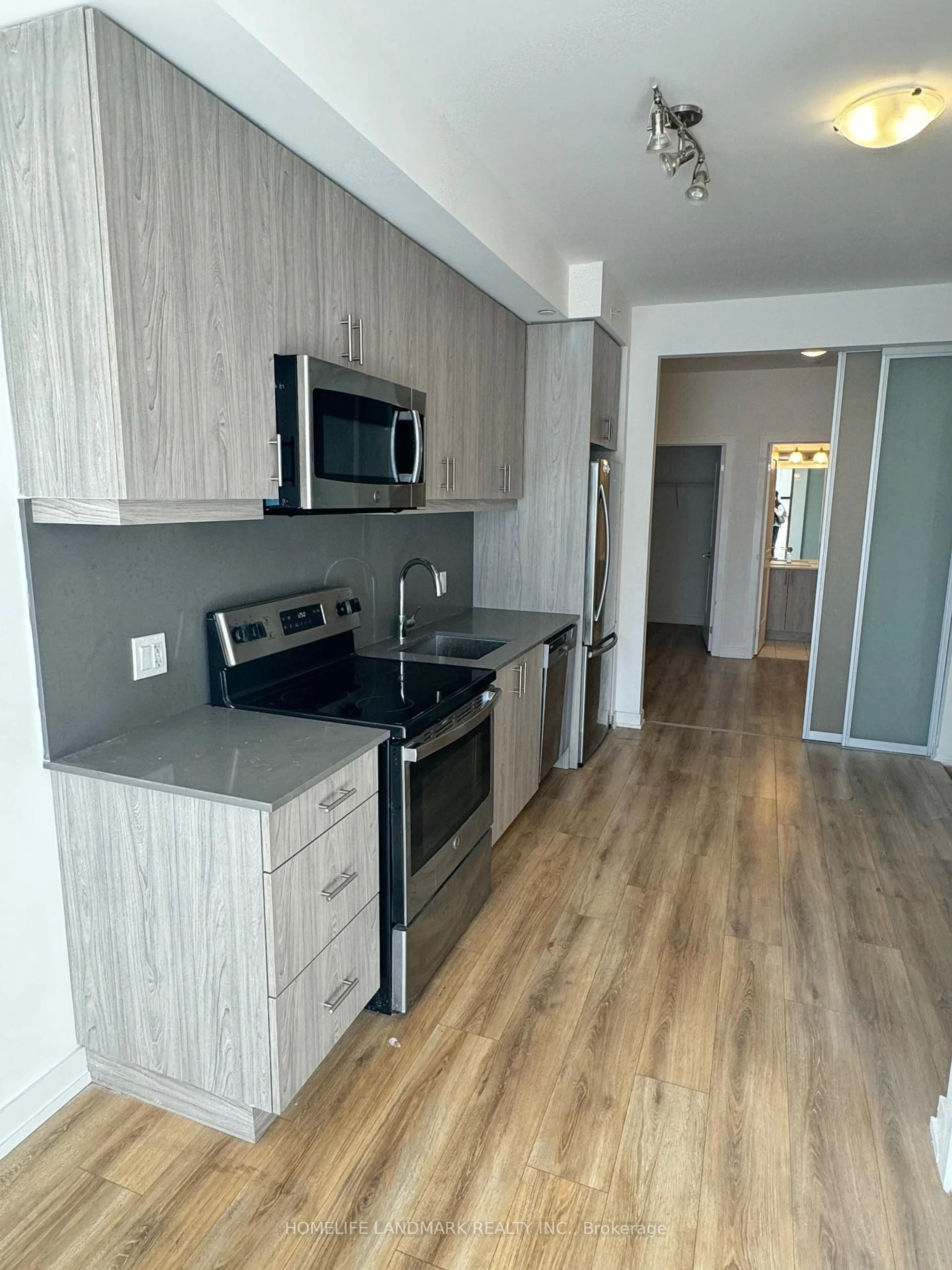 Standard kitchen, wood/laminate floor for 57 Finch Ave #30, Toronto Ontario M2N 0K9