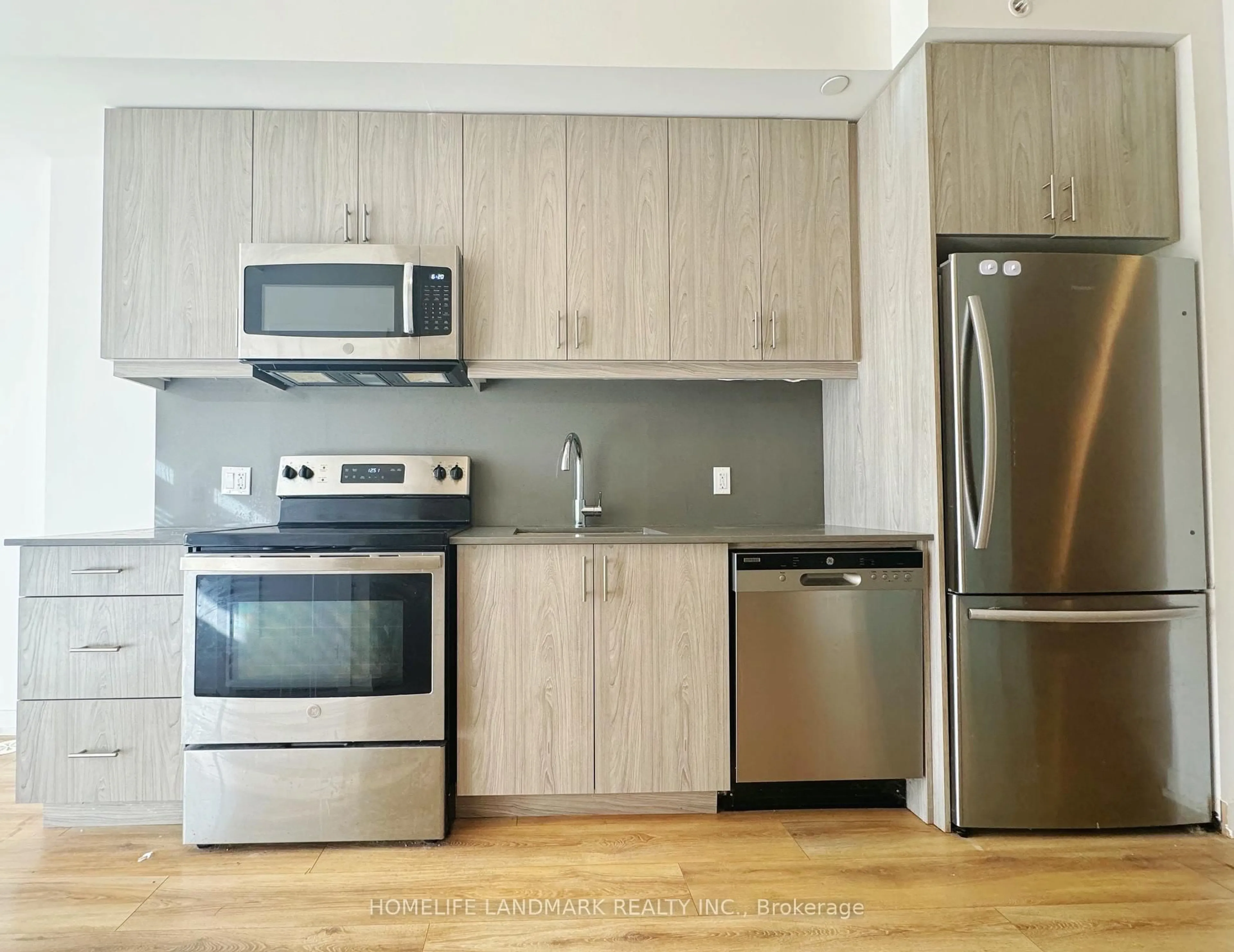 Standard kitchen, wood/laminate floor for 57 Finch Ave #30, Toronto Ontario M2N 0K9