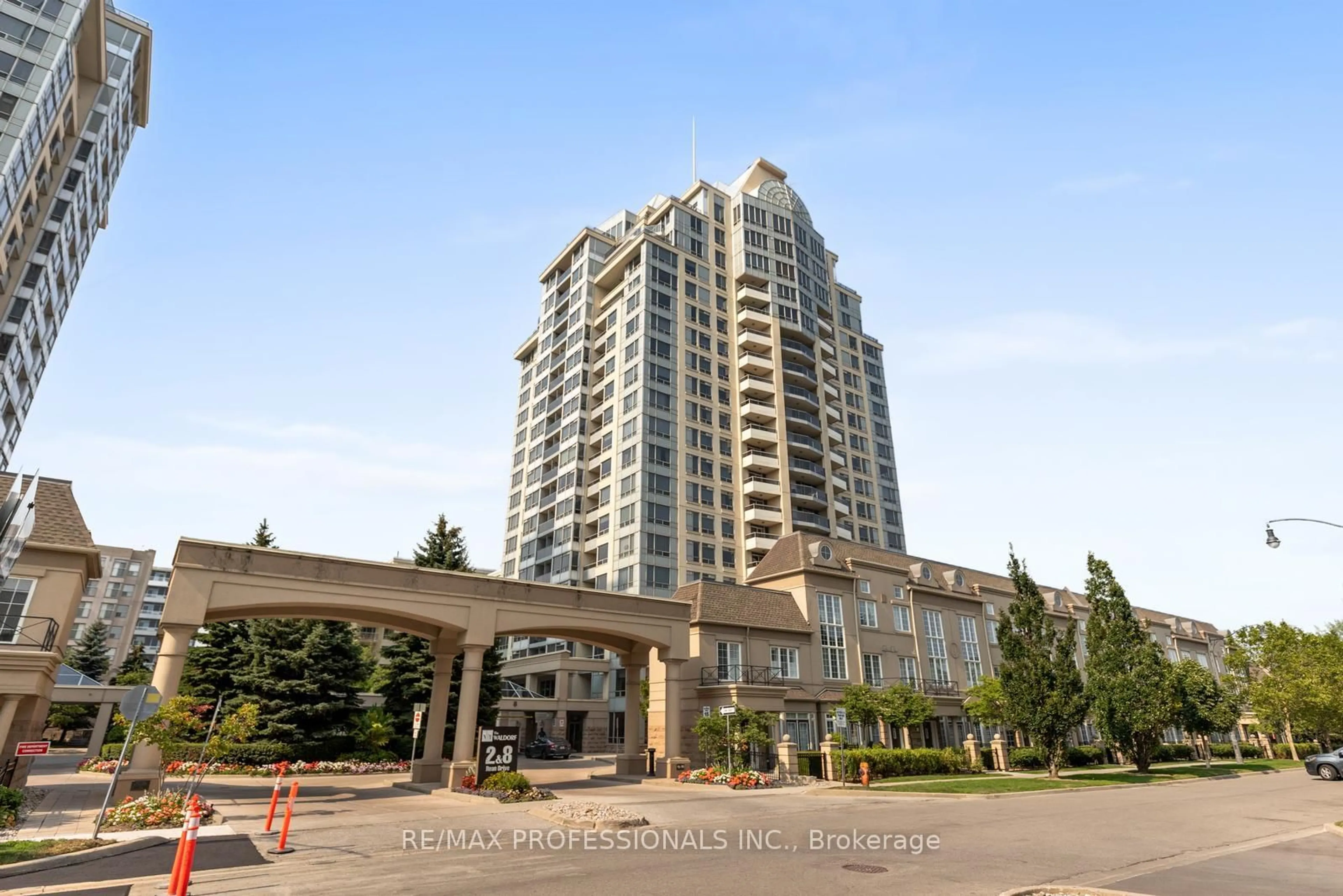 Indoor foyer for 8 Rean Dr #411, Toronto Ontario M2K 3B9