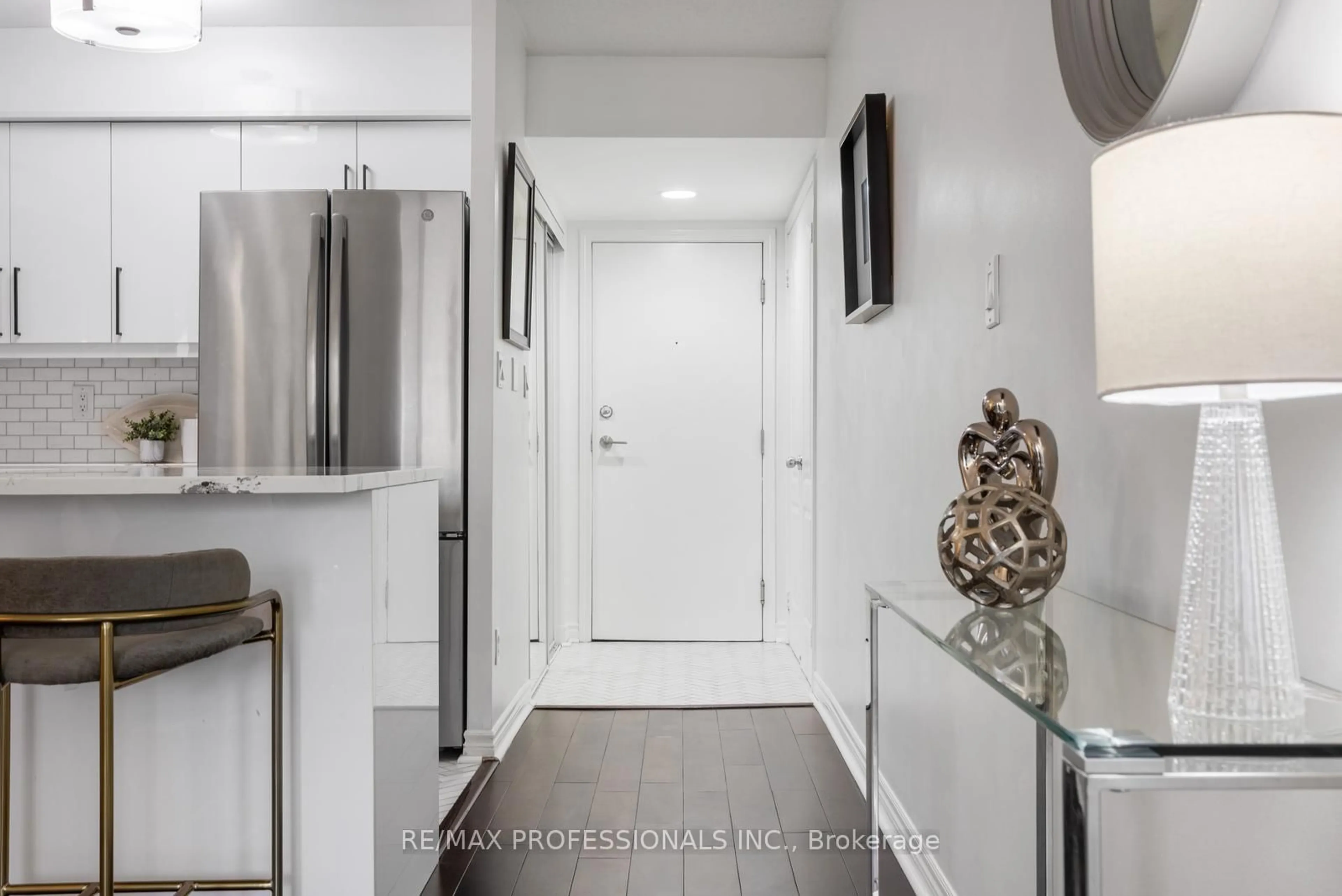 Indoor entryway for 8 Rean Dr #411, Toronto Ontario M2K 3B9