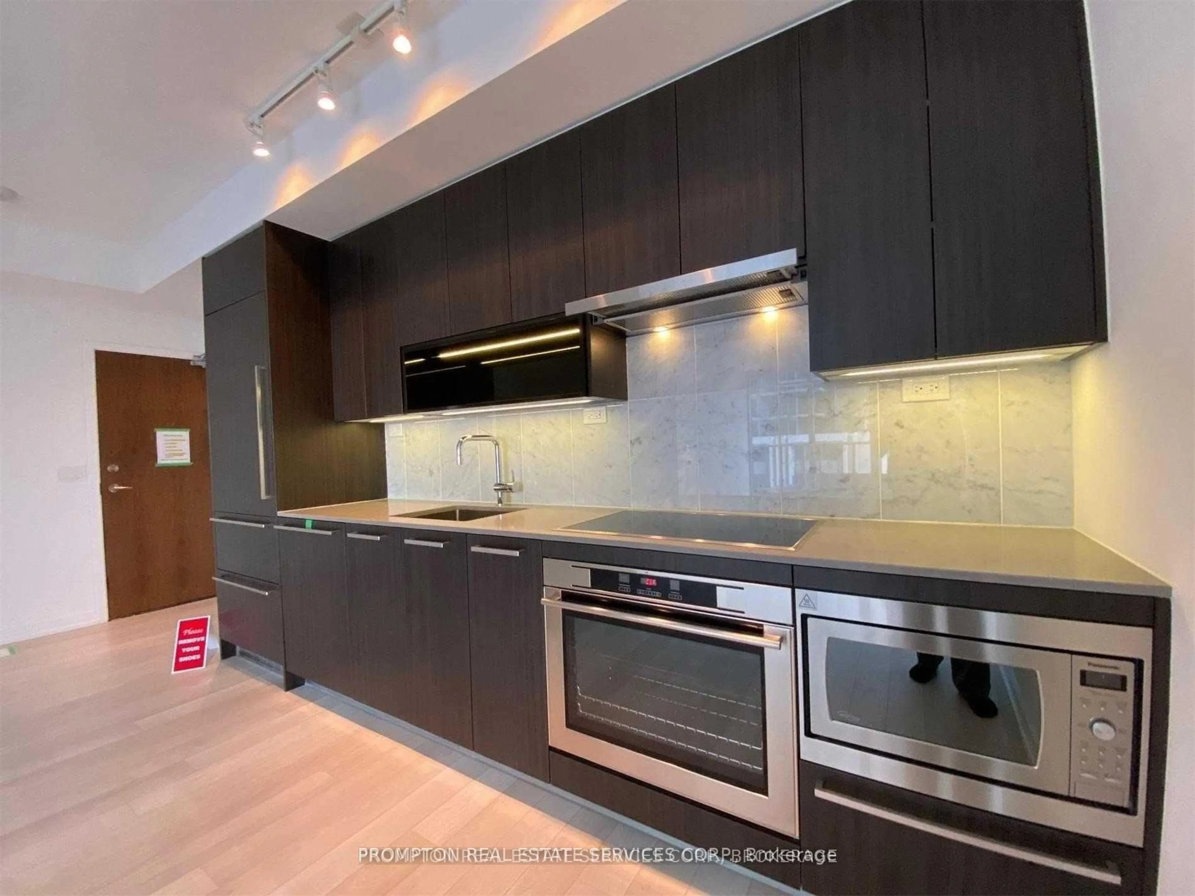 Contemporary kitchen, ceramic/tile floor for 115 Mcmahon Dr #511, Toronto Ontario M2K 0E3