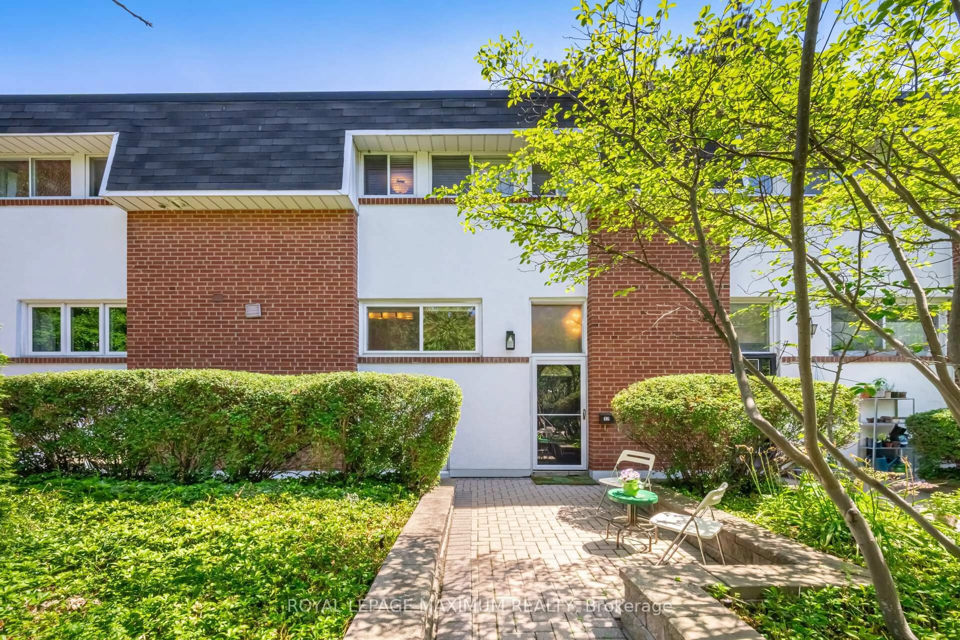 Home with brick exterior material, street for 90 George Henry Blvd #17, Toronto Ontario M2J 1E7