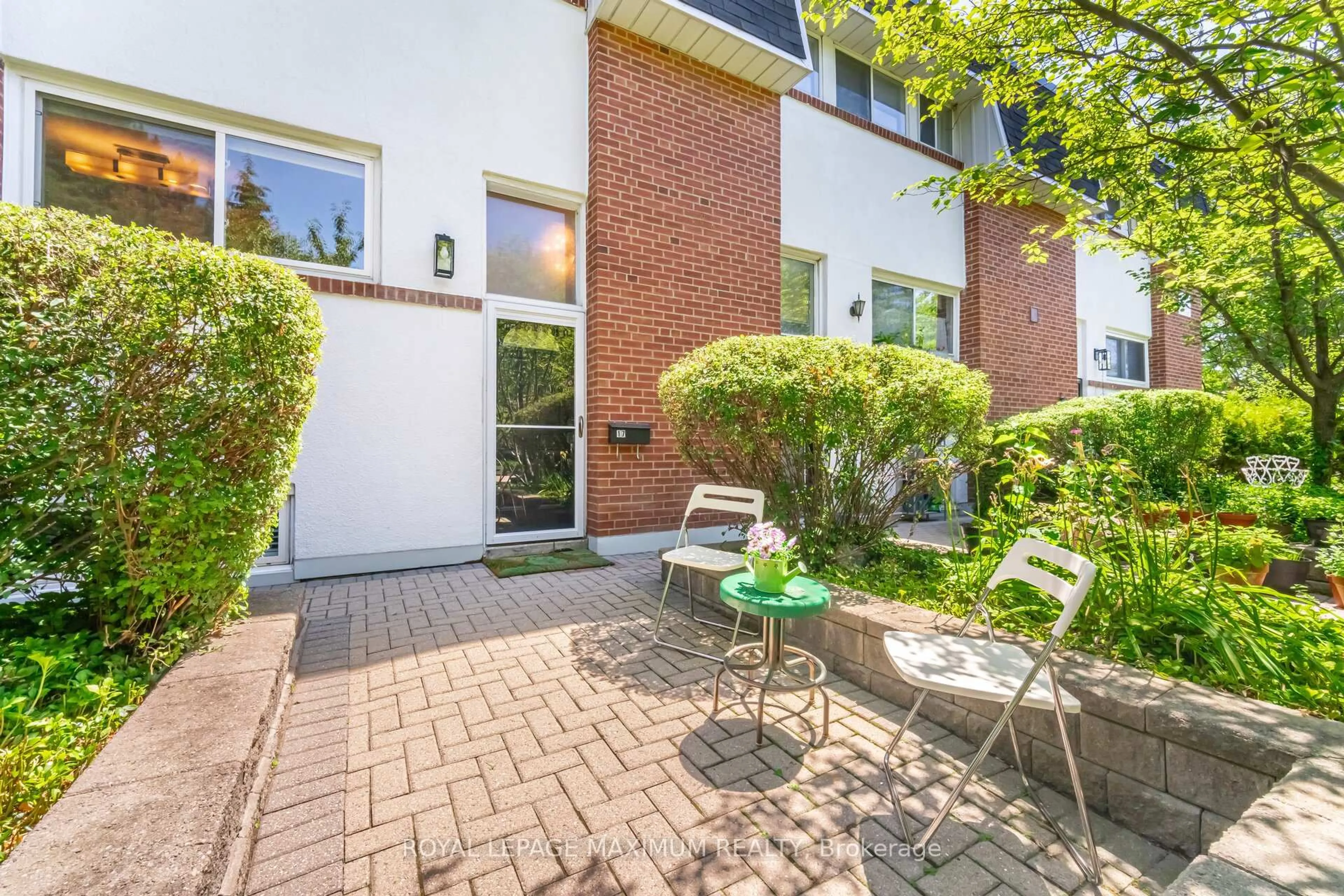 Patio, street for 90 George Henry Blvd #17, Toronto Ontario M2J 1E7