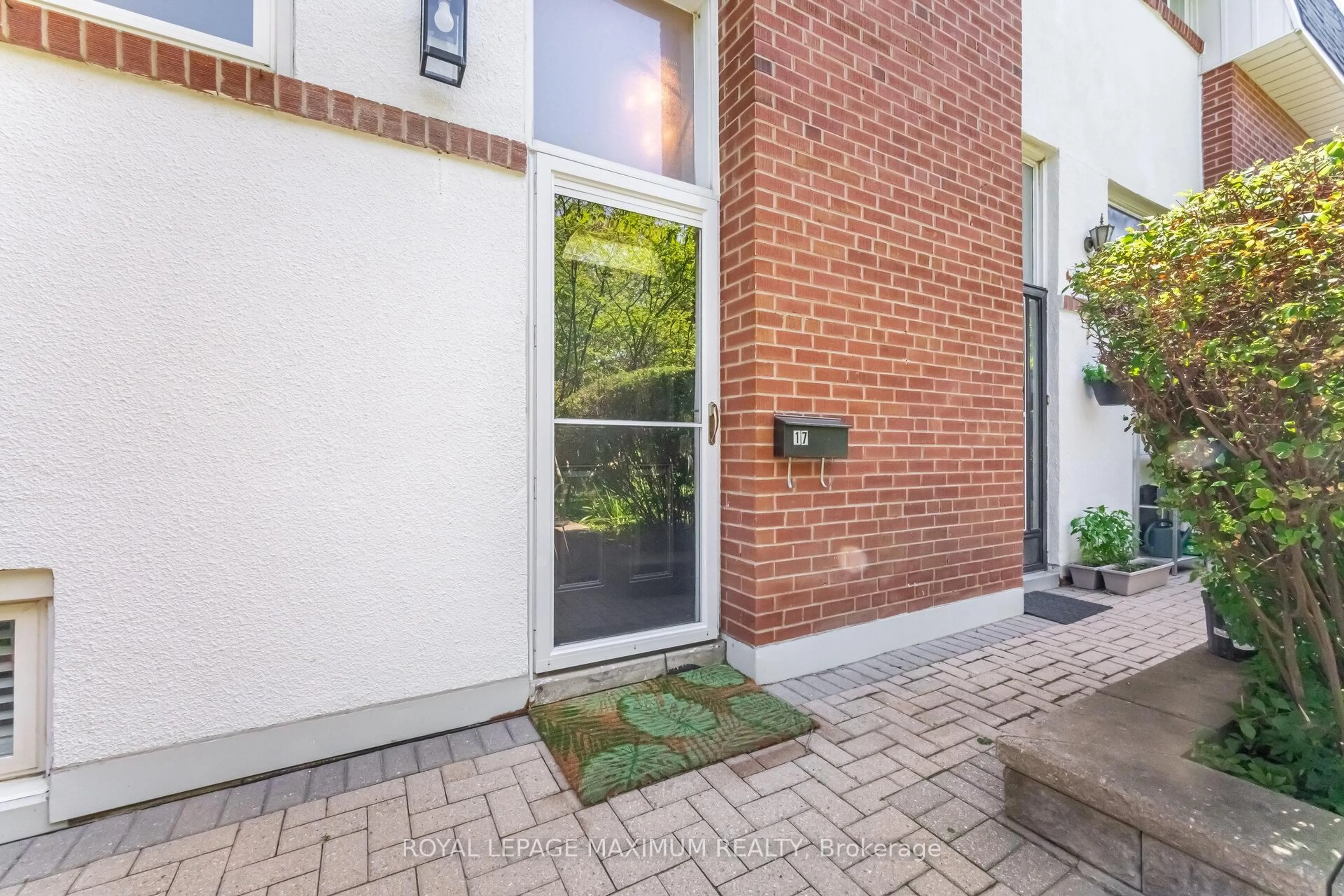 Home with brick exterior material, street for 90 George Henry Blvd #17, Toronto Ontario M2J 1E7