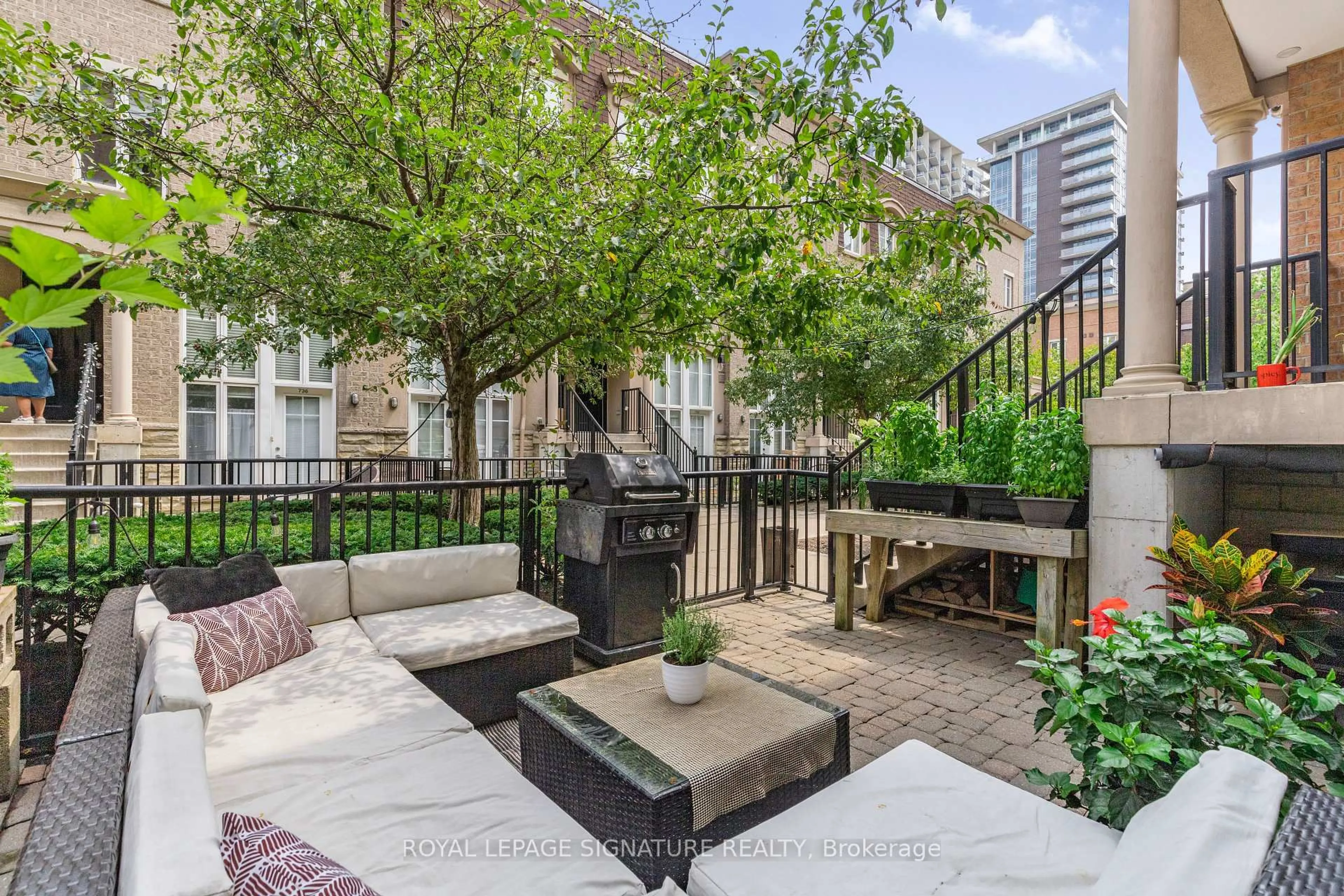 Patio, street for 46 Western Battery Rd #812, Toronto Ontario M6K 3P1