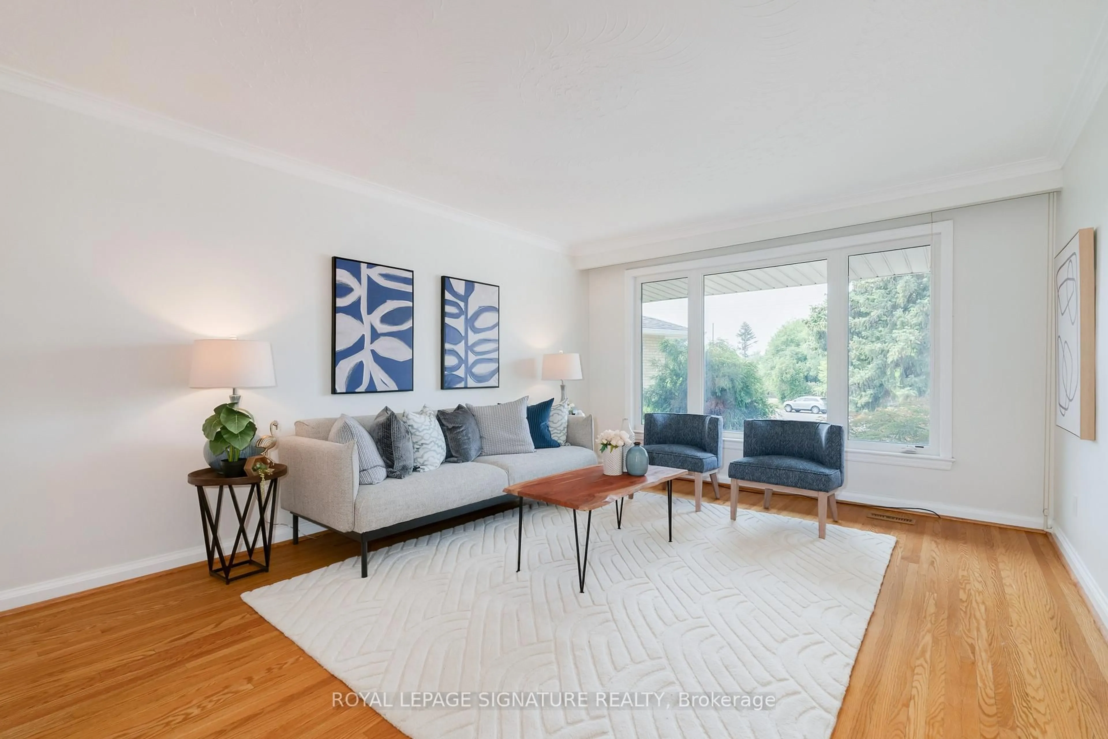Living room with furniture, wood/laminate floor for 22 Kenewen Crt, Toronto Ontario M4A 1R8