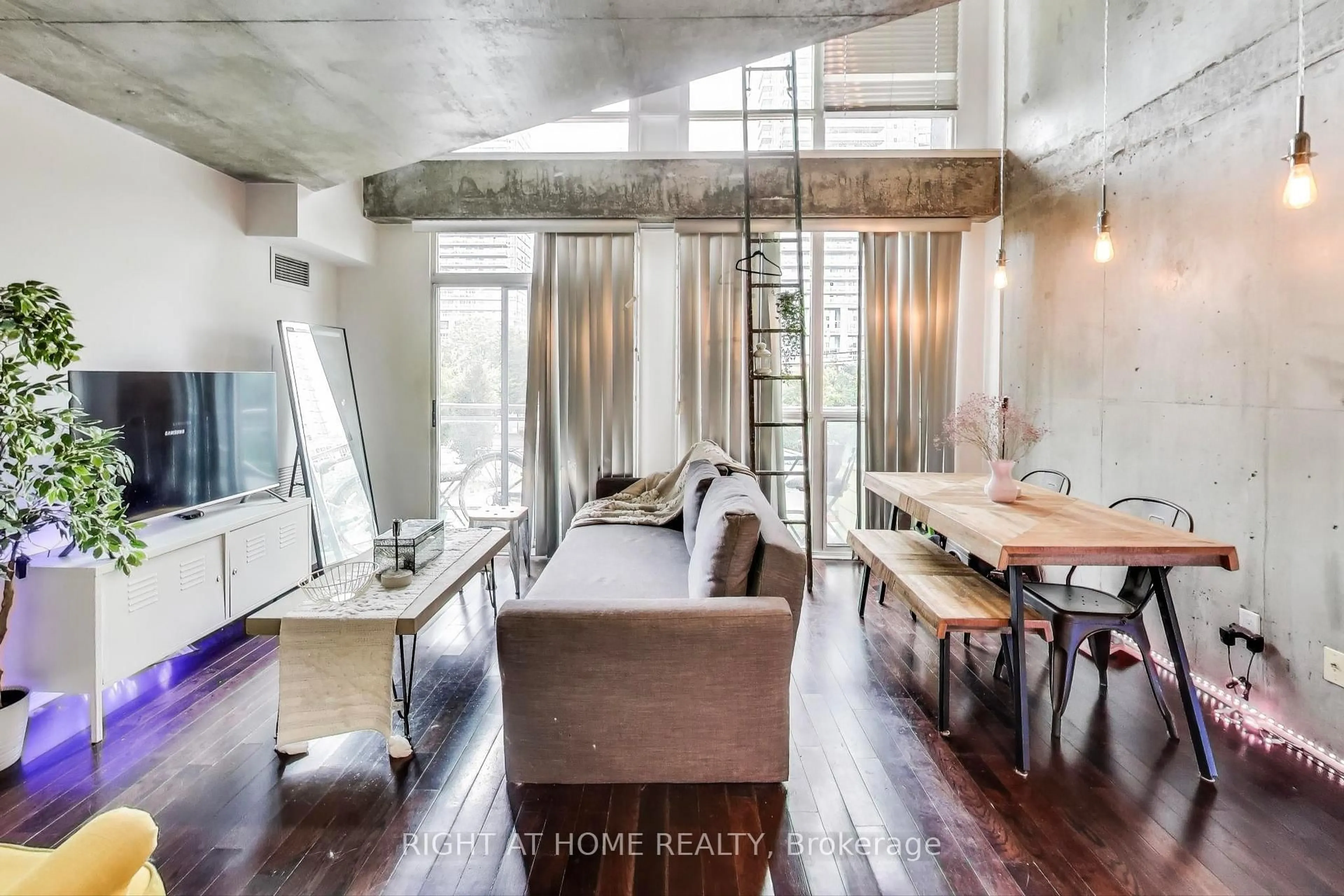 Unknown for 1029 King St #246, Toronto Ontario M6K 3M9