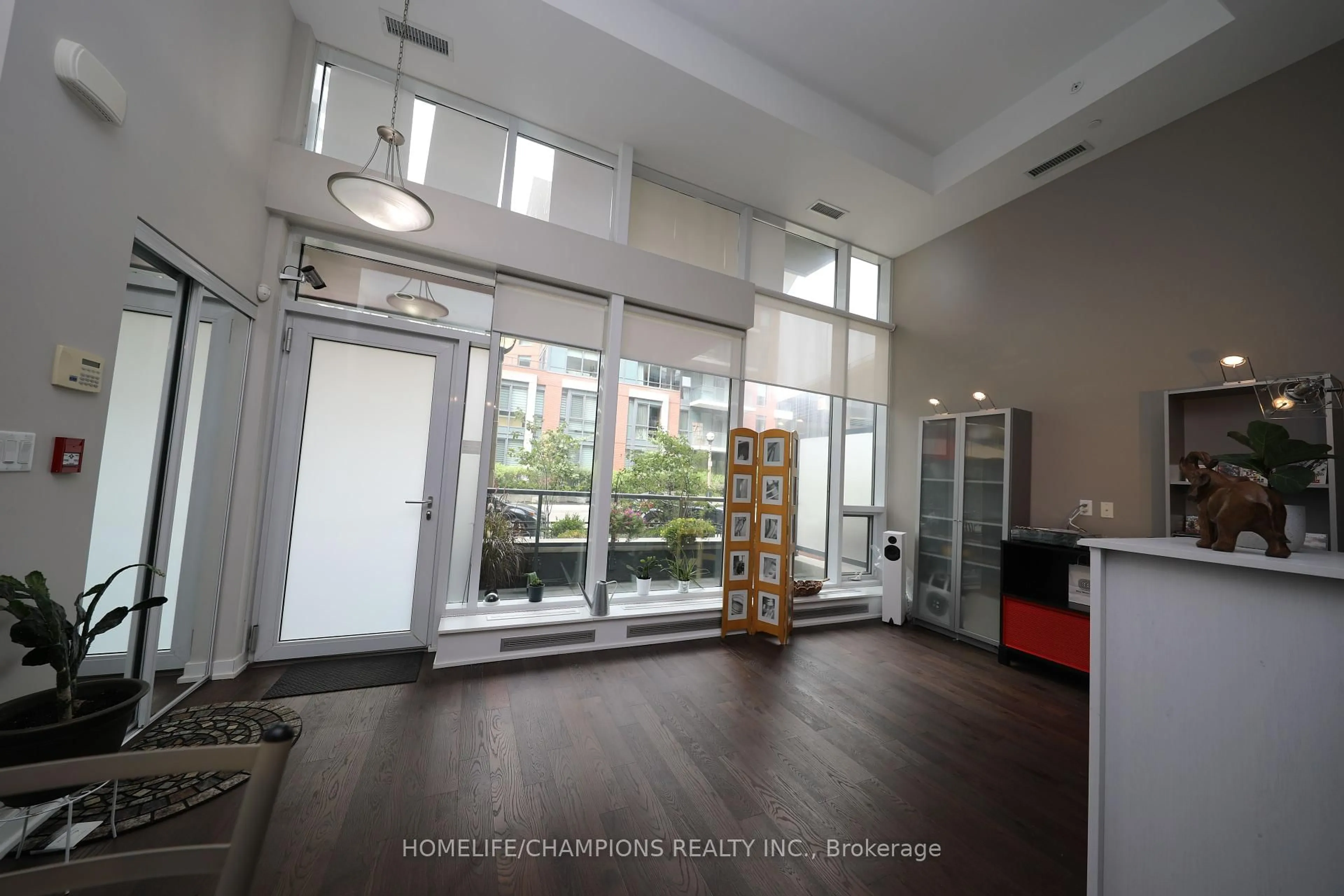 Indoor foyer for 20 Bruyeres Mews #Th10, Toronto Ontario M5V 0G8