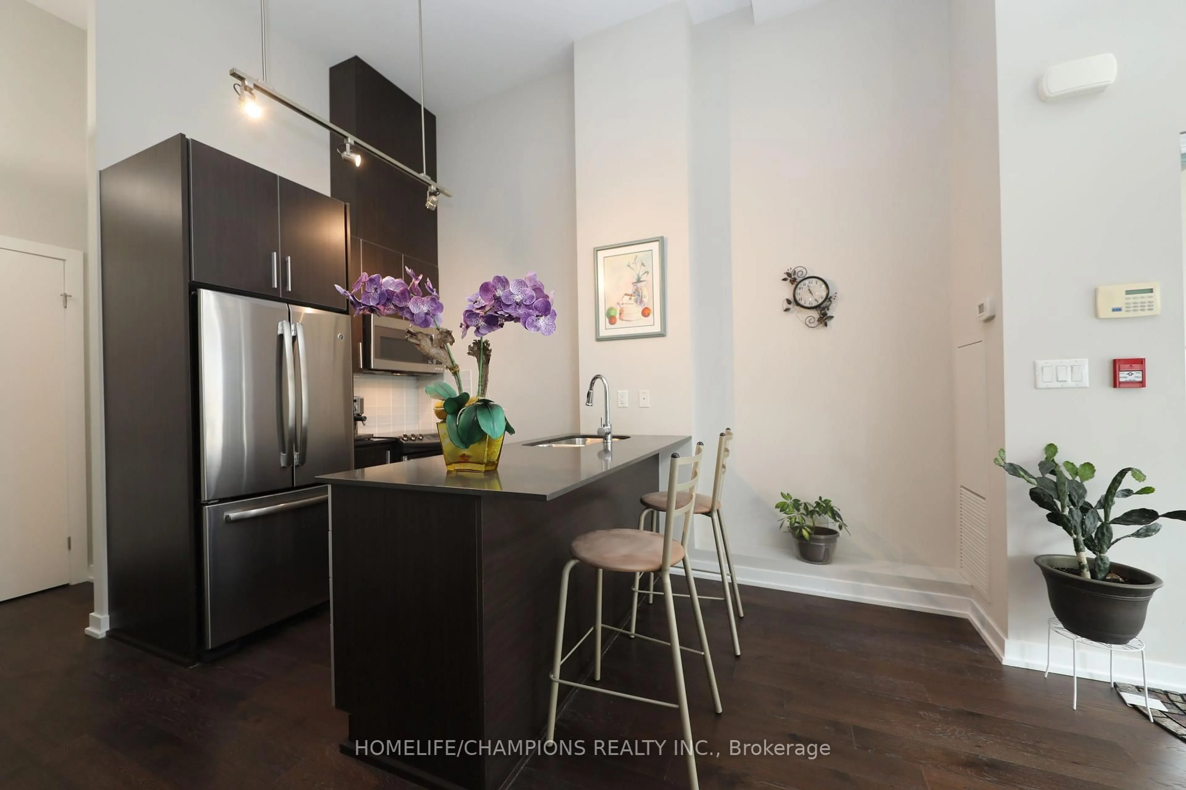 Unknown for 20 Bruyeres Mews #Th10, Toronto Ontario M5V 0G8