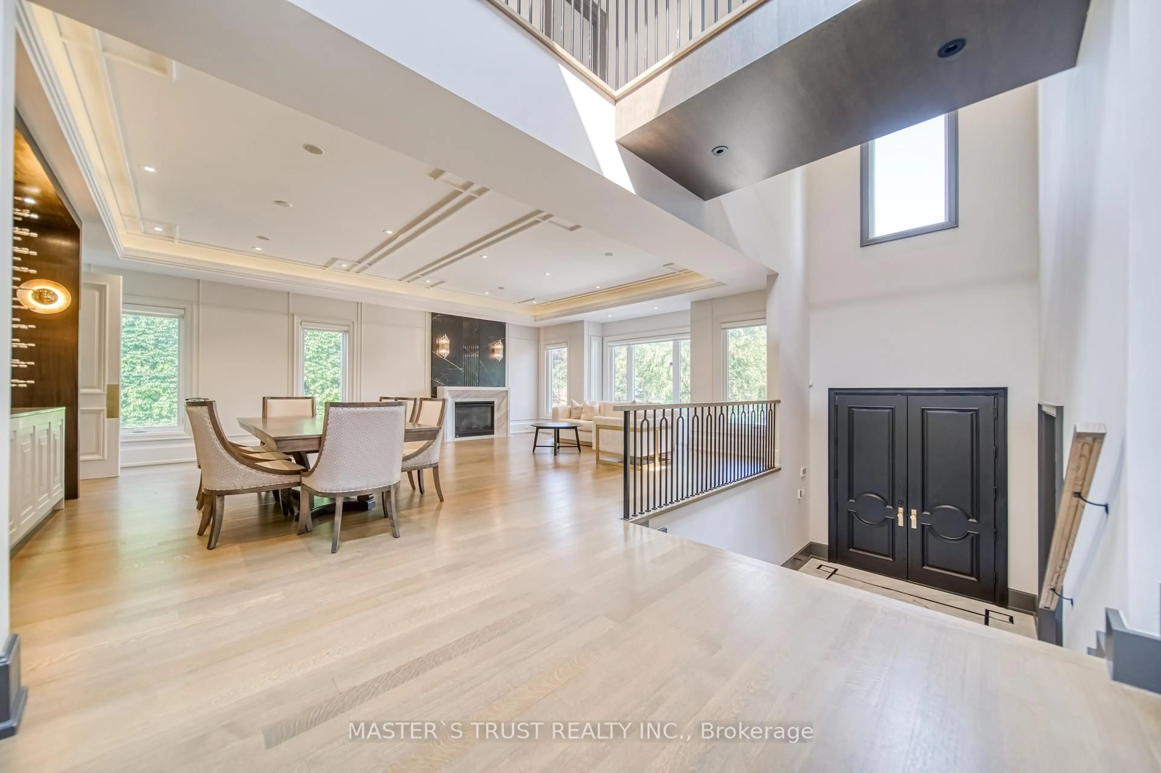 Indoor foyer for 15 Ames Circ, Toronto Ontario M3B 3B9
