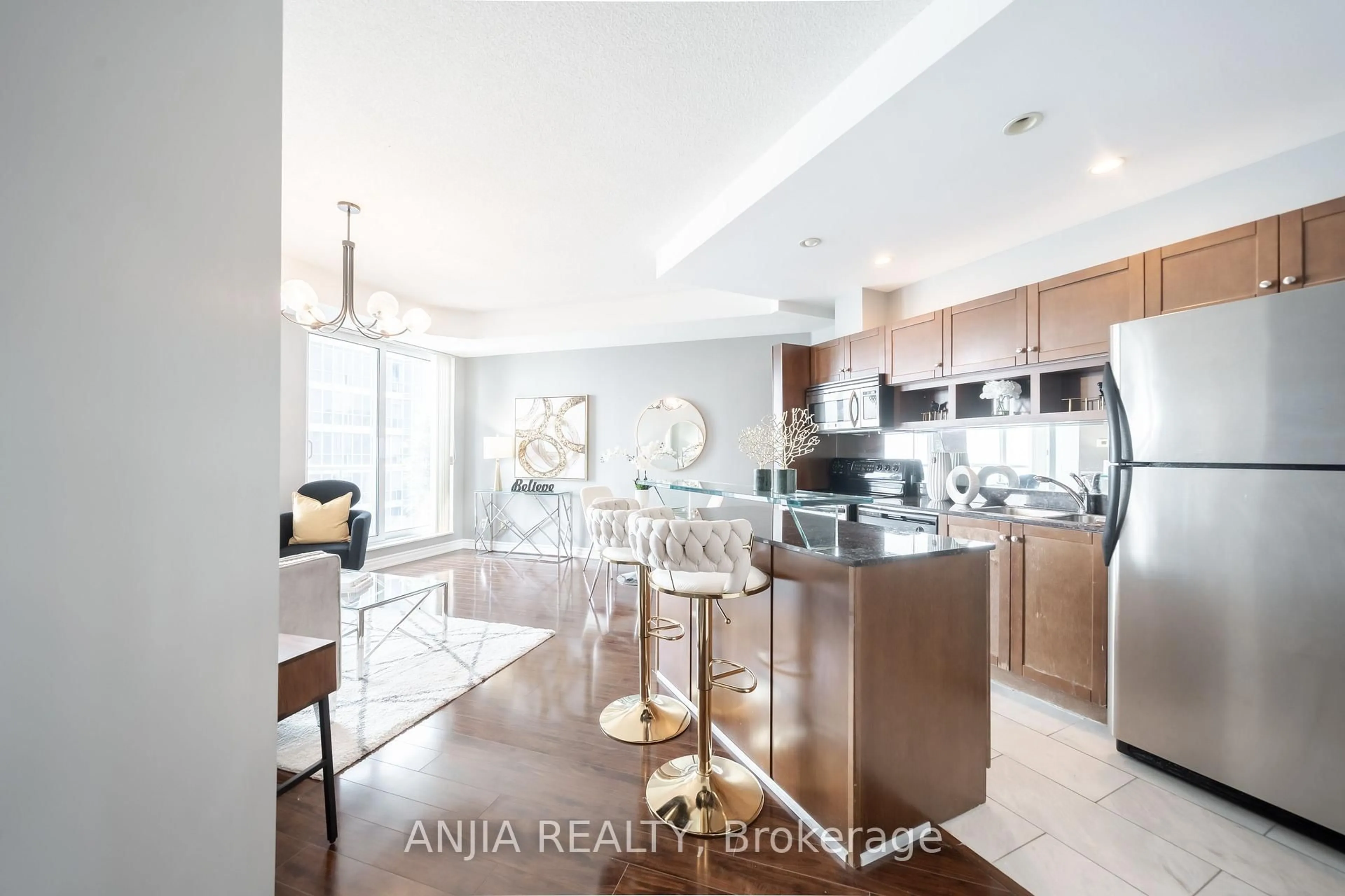 Open concept kitchen, ceramic/tile floor for 8 York St #3411, Toronto Ontario M5J 2Y2