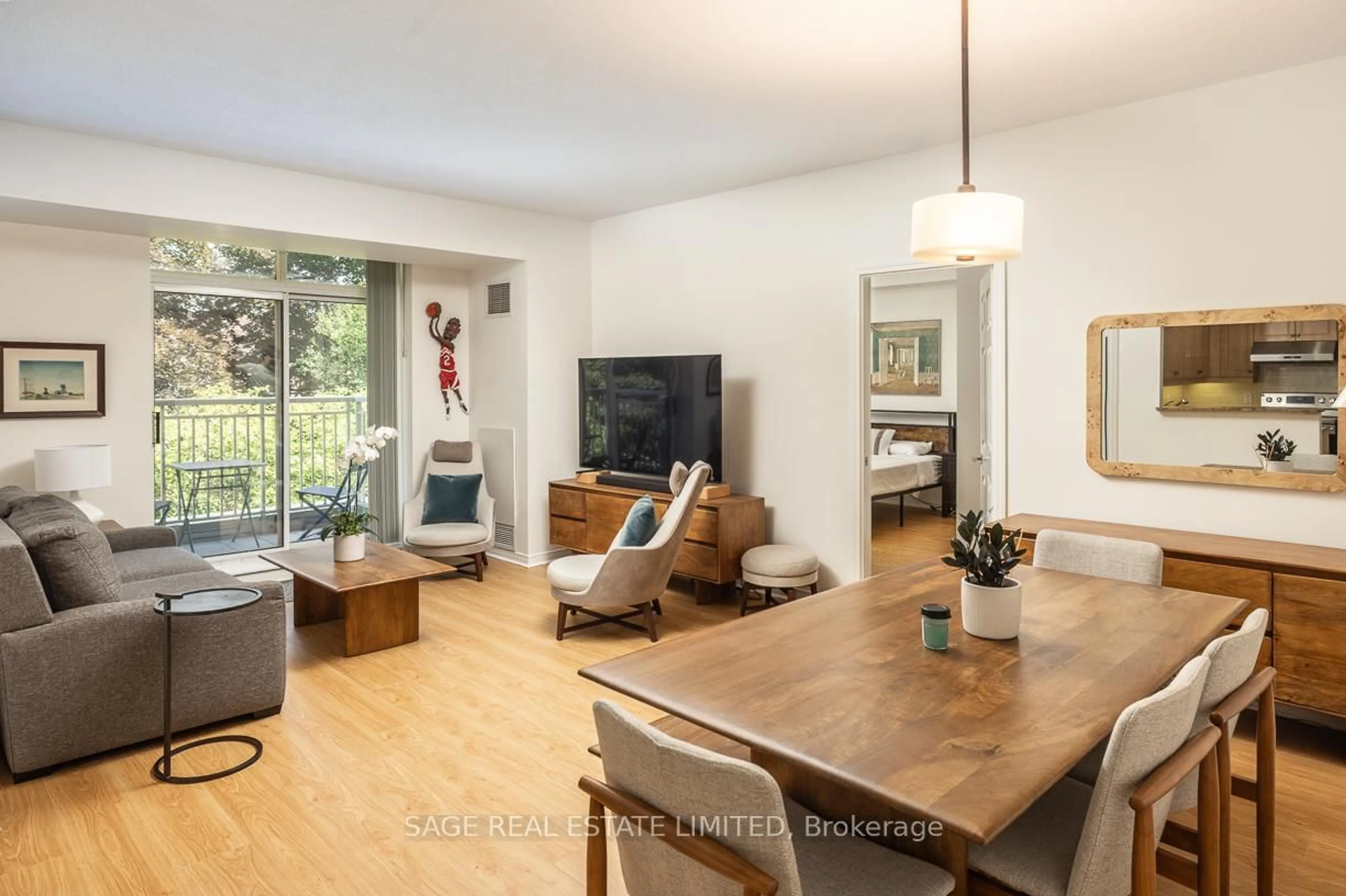 Living room with furniture, wood/laminate floor for 485 Rosewell Ave #212, Toronto Ontario M4R 2J2