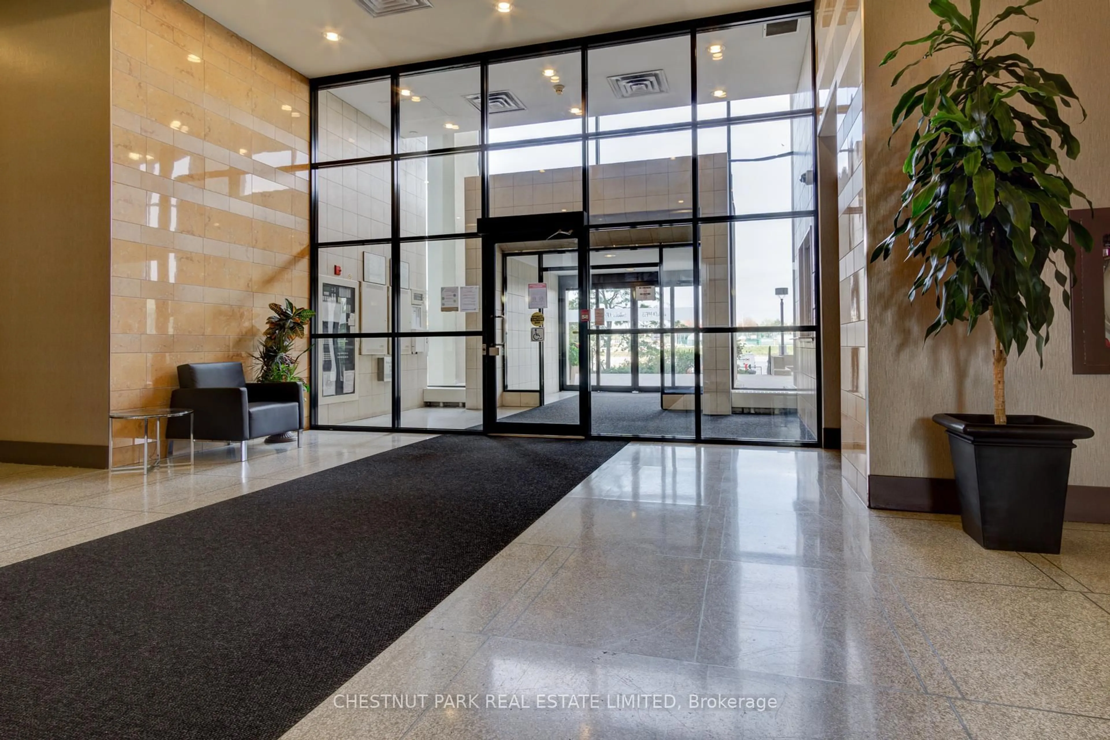 Indoor foyer for 797 Don Mills Rd #1108, Toronto Ontario M3C 1V1