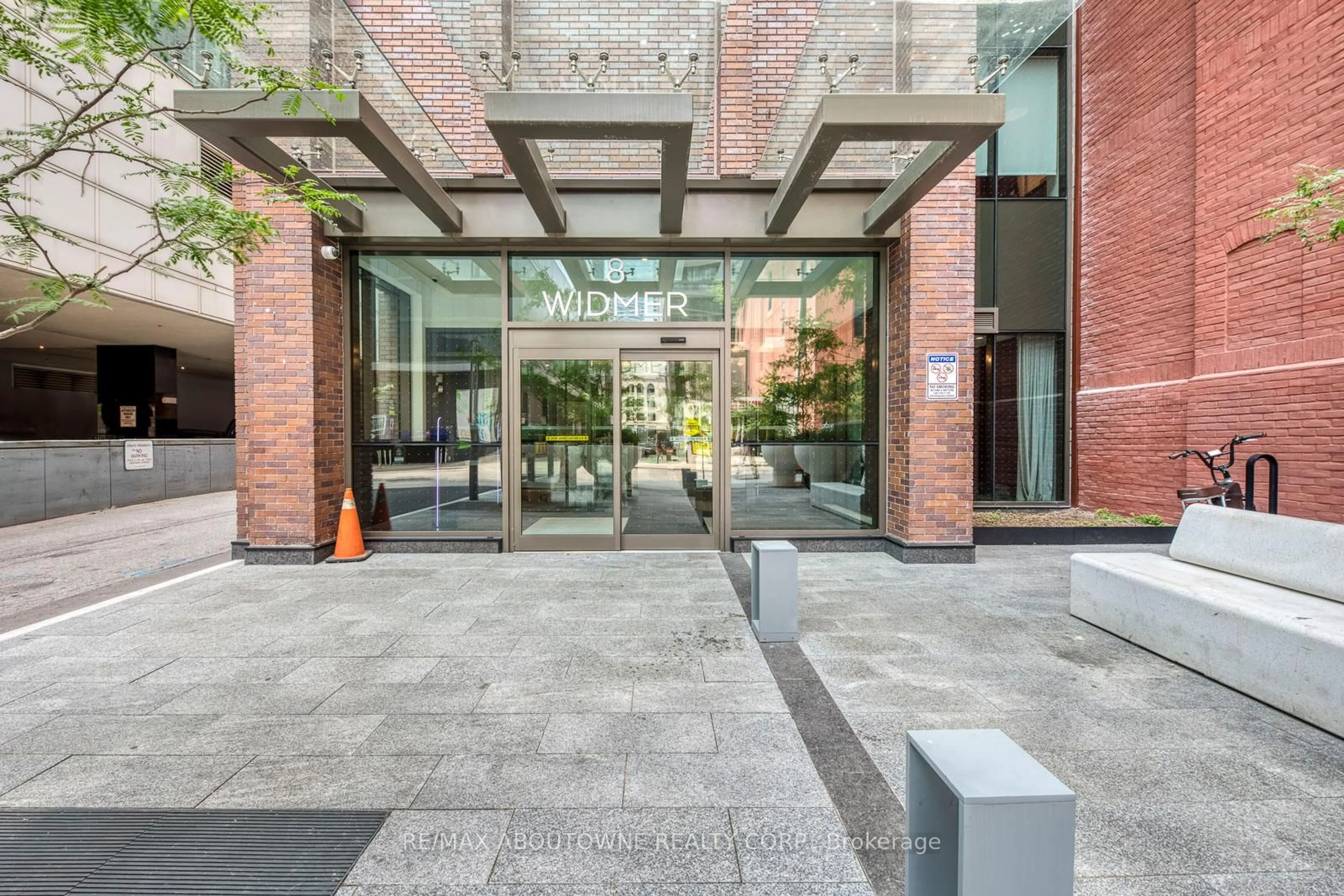 Indoor foyer for 8 Widmer St #3407, Toronto Ontario M5V 0W6