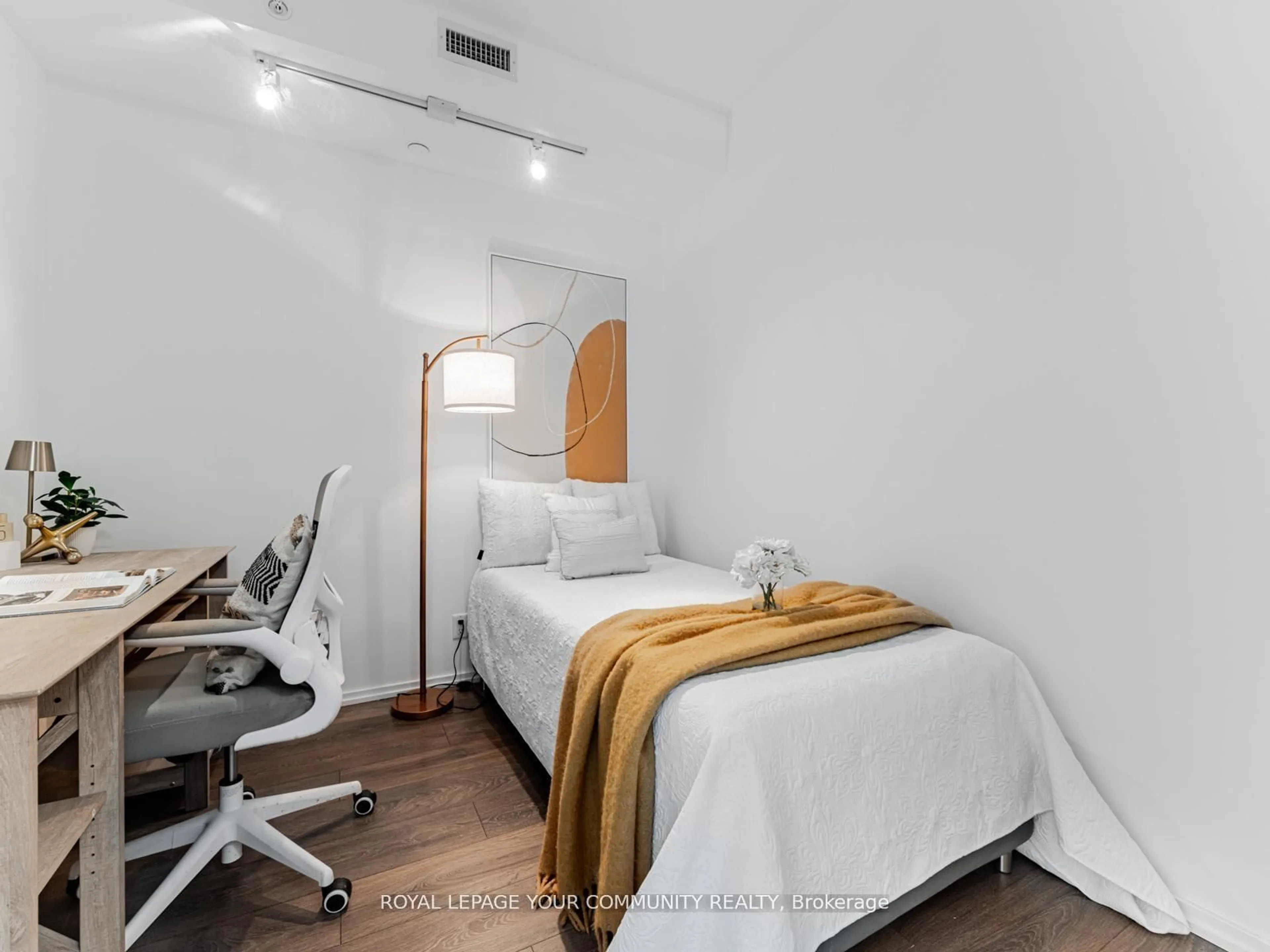 Bedroom with bed, unknown for 125 Peter St #1604, Toronto Ontario M5V 0M2
