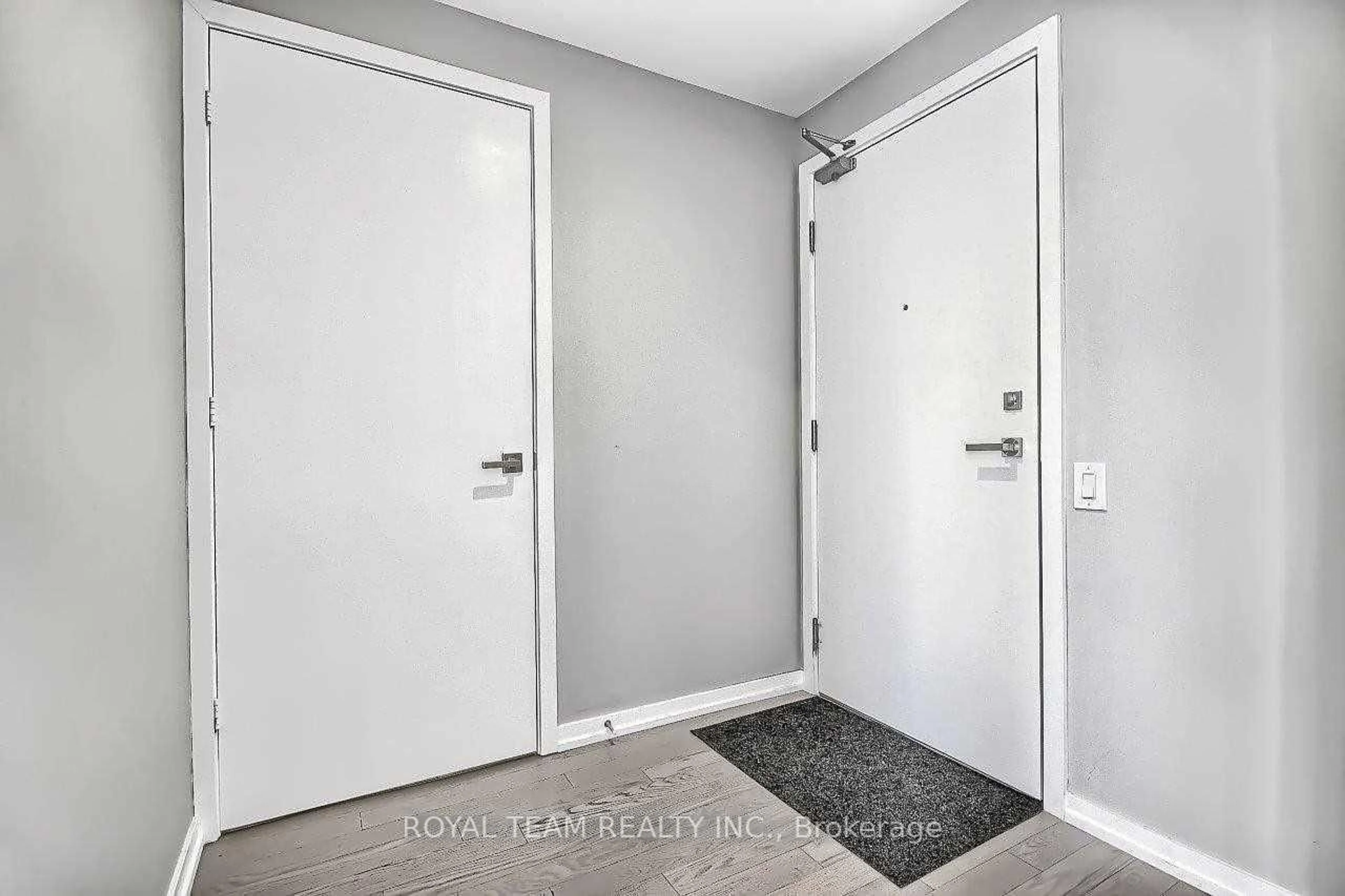 Indoor entryway for 101 Peter St #2308, Toronto Ontario M5V 0G6