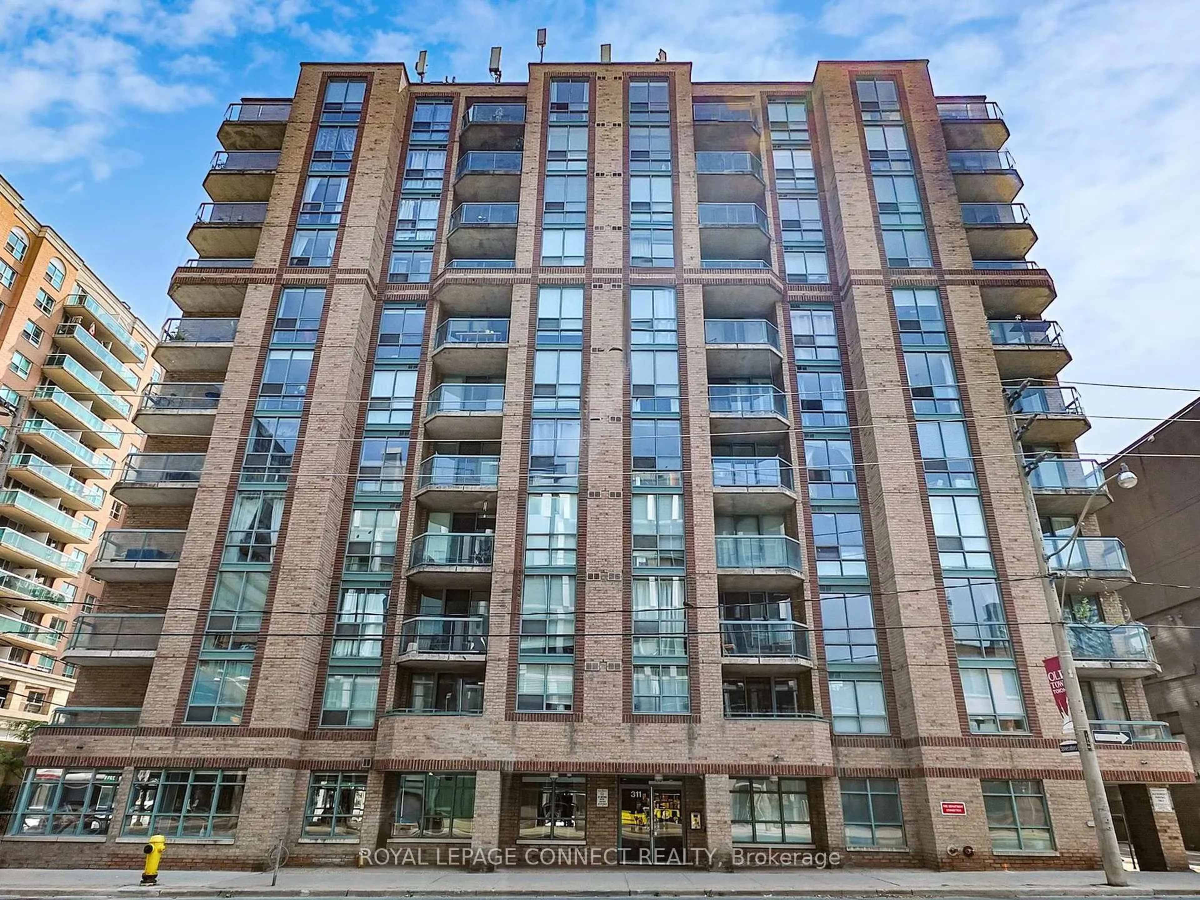 Indoor foyer for 311 Richmond St #809, Toronto Ontario M5A 4S8